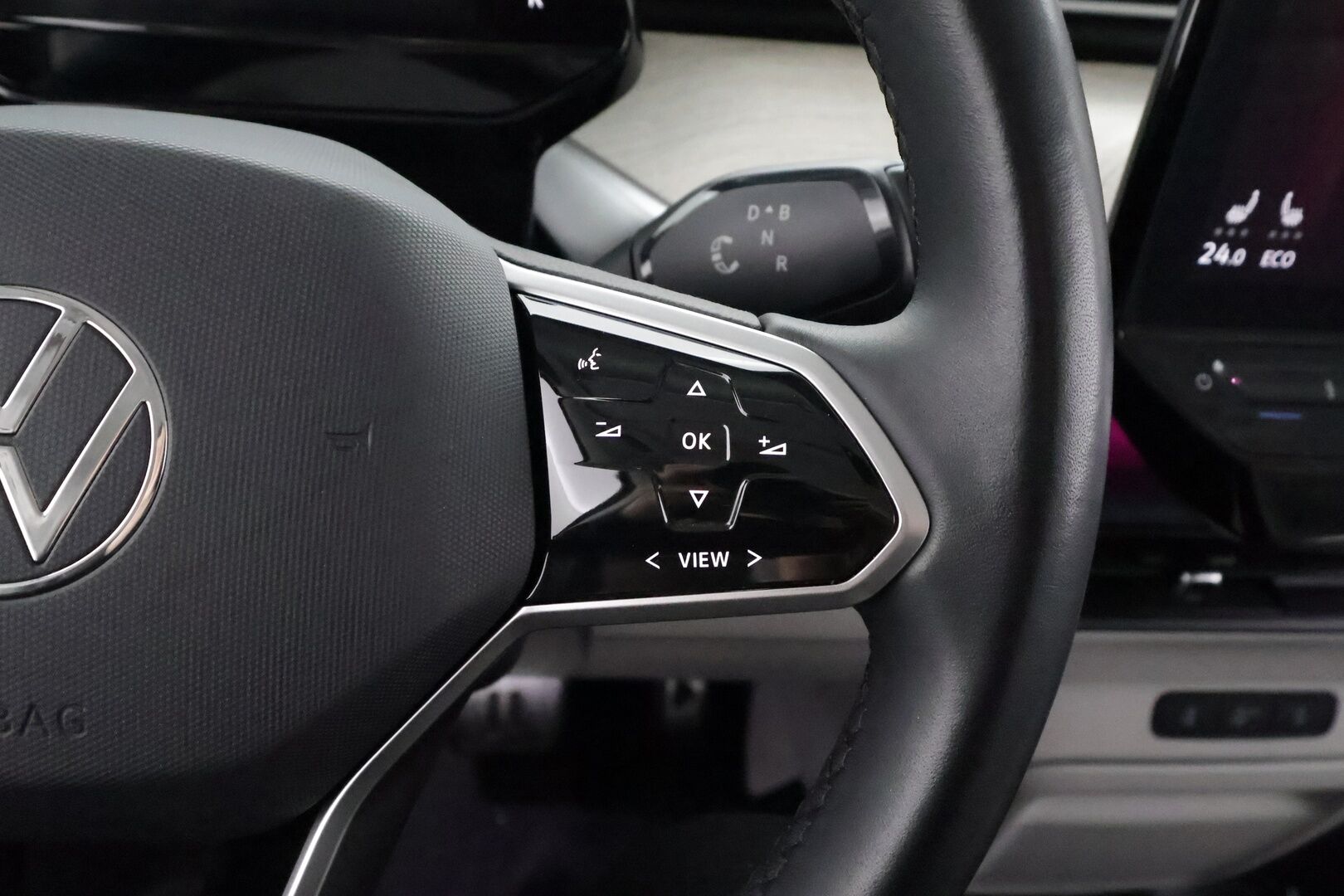 VOLKSWAGEN ID. BUZZ 2024 82kWh 150kW - | Koukku | ACC | Matrix-LED | 360 | Hierovat Sporttipenkit Muistilla | Navi | Kaistavahti | Keyless | Merkkihuollot |