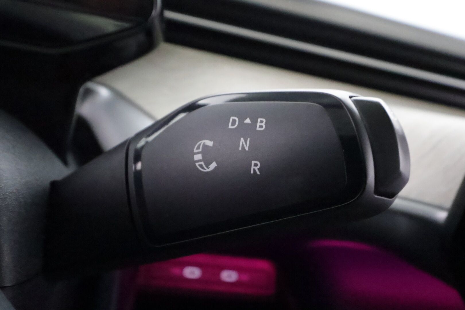 VOLKSWAGEN ID. BUZZ 2024 82kWh 150kW - | Koukku | ACC | Matrix-LED | 360 | Hierovat Sporttipenkit Muistilla | Navi | Kaistavahti | Keyless | Merkkihuollot |
