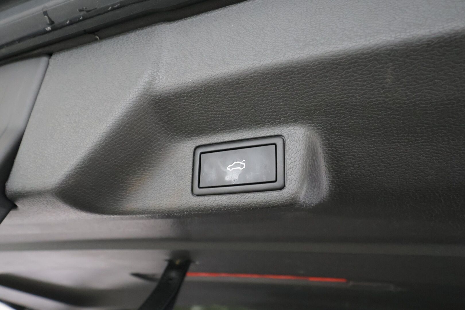 VOLKSWAGEN ID. BUZZ 2024 82kWh 150kW - | Koukku | ACC | Matrix-LED | 360 | Hierovat Sporttipenkit Muistilla | Navi | Kaistavahti | Keyless | Merkkihuollot |