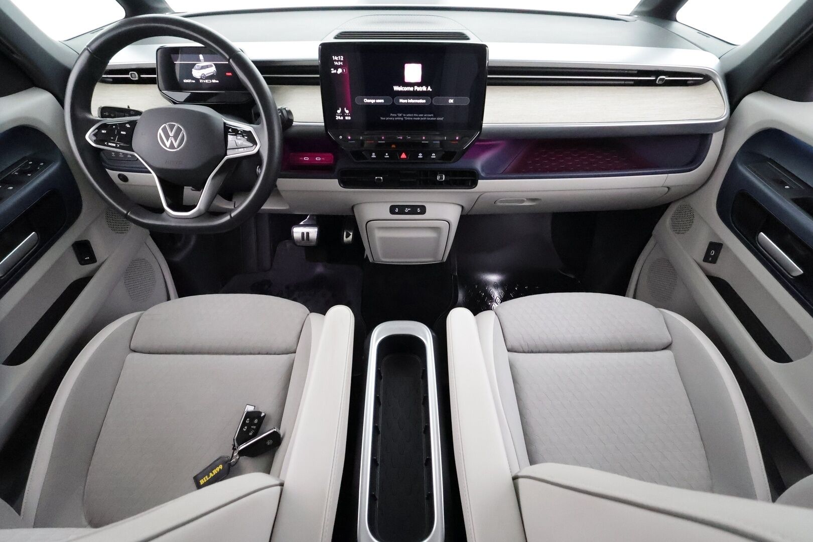 VOLKSWAGEN ID. BUZZ 2024 82kWh 150kW - | Koukku | ACC | Matrix-LED | 360 | Hierovat Sporttipenkit Muistilla | Navi | Kaistavahti | Keyless | Merkkihuollot |