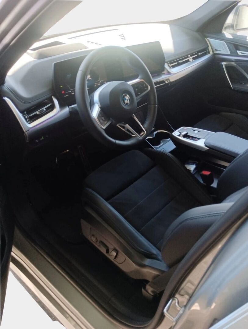 BMW IX1 2025 30 xDrive M Sport Fully Charged / ACC / 360°-kamera / Muistipenkki / Adapt.LED / HUD / Vetokoukku - HULLUT AVAJAISHULINAT KORKOTARJOUS 3,29 %