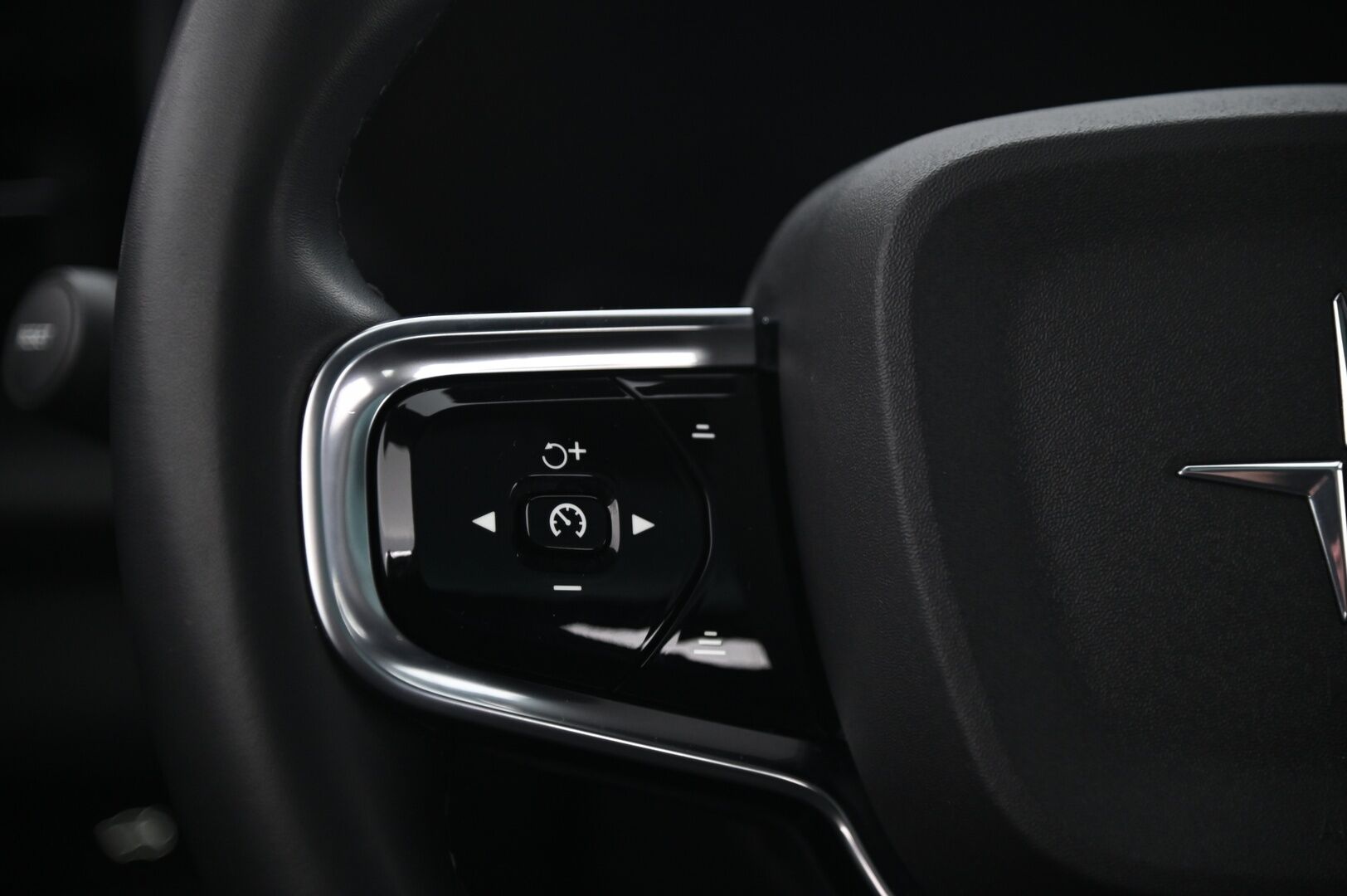 POLESTAR 2 2021 Long Range Dual Motor, 300kW, 78kWh - Pilot & Plus / Harman/Kardon / 360° / Lasikatto / Pixel led