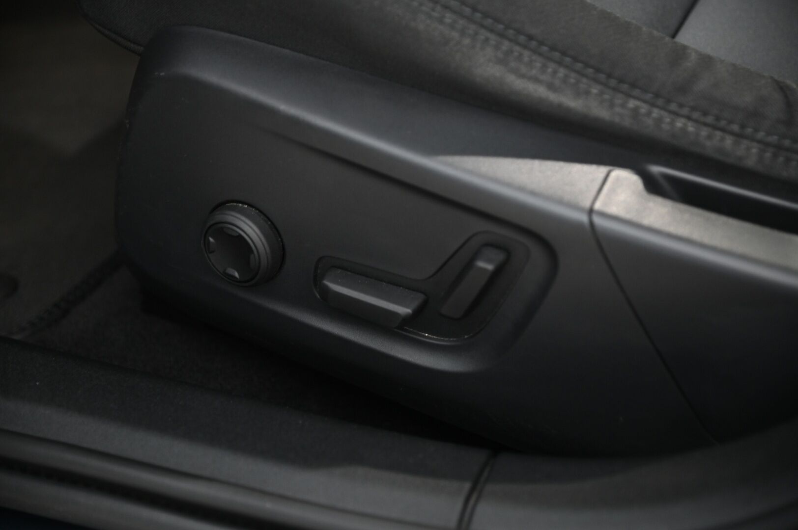 POLESTAR 2 2021 Long Range Dual Motor, 300kW, 78kWh - Pilot & Plus / Harman/Kardon / 360° / Lasikatto / Pixel led