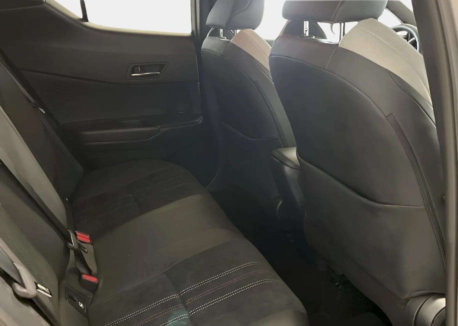 Toyota C-HR 1,8 Hybrid GR Sport Tulossa 2021, photo 6/8