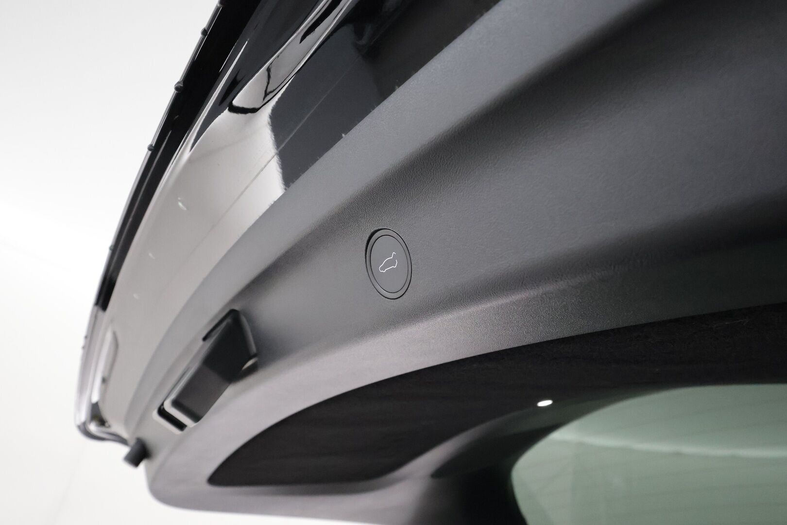 TESLA MODEL Y 2023 Long Range Dual Motor AWD ** Koukku / Lämpöpumppu / Lasikatto / Adapt.Vakkari / Matrix-LED / Muistipenkki / Kamera** - 3,99 % KORKOTARJOUS TÄHÄN AUTOON - Navi / Kaistavahti / Premium Audio / KeylessGO / Akku Testattu!