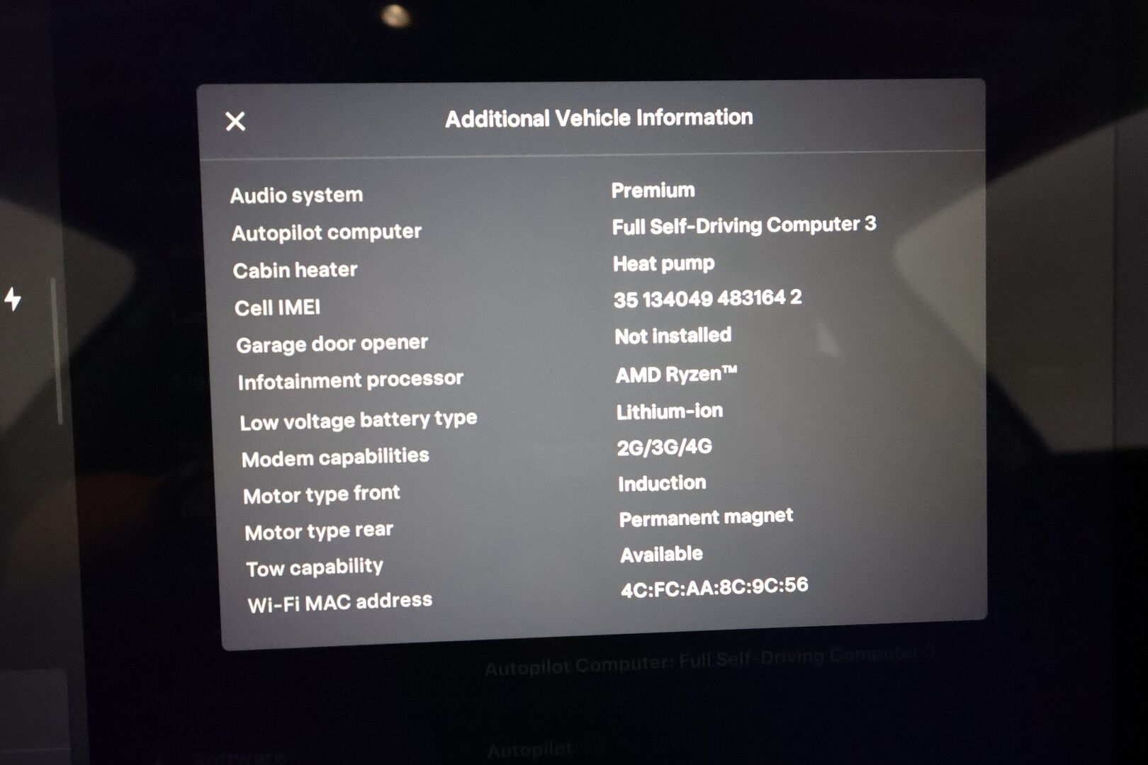 TESLA MODEL Y 2023 Long Range Dual Motor AWD ** Koukku / Lämpöpumppu / Lasikatto / Adapt.Vakkari / Matrix-LED / Muistipenkki / Kamera** - 3,99 % KORKOTARJOUS TÄHÄN AUTOON - Navi / Kaistavahti / Premium Audio / KeylessGO / Akku Testattu!
