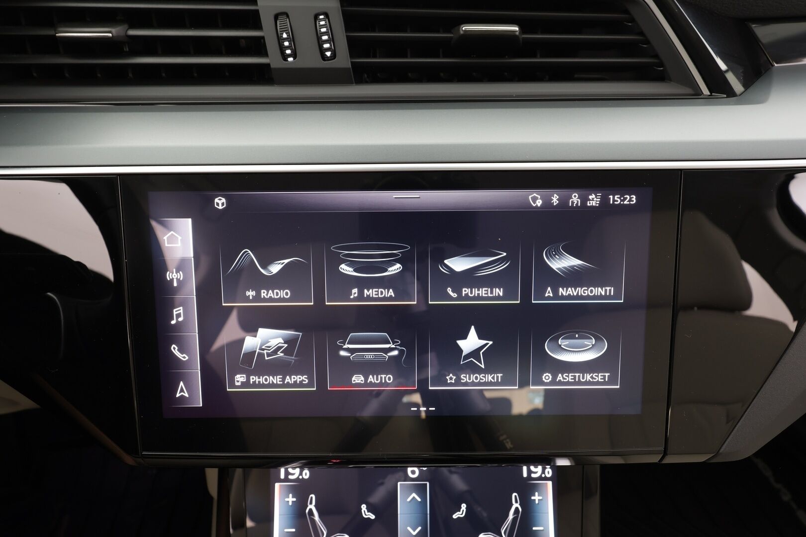 AUDI Q8 E-TRON 2024 55 - | ACC | Lisälämmitin | Koukku | Ilma-alusta | Matrix LED | Muistipenkki | P.Kamera | Nahat | Apple&Android | Merkkihuollettu |