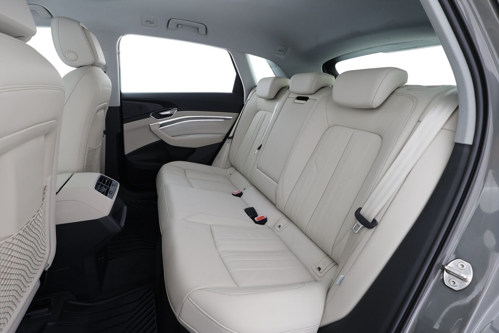 AUDI Q8 E-TRON 2024 55 - | ACC | Lisälämmitin | Koukku | Ilma-alusta | Matrix LED | Muistipenkki | P.Kamera | Nahat | Apple&Android | Merkkihuollettu |