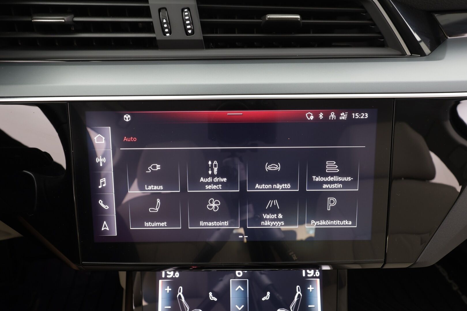 AUDI Q8 E-TRON 2024 55 - | ACC | Lisälämmitin | Koukku | Ilma-alusta | Matrix LED | Muistipenkki | P.Kamera | Nahat | Apple&Android | Merkkihuollettu |