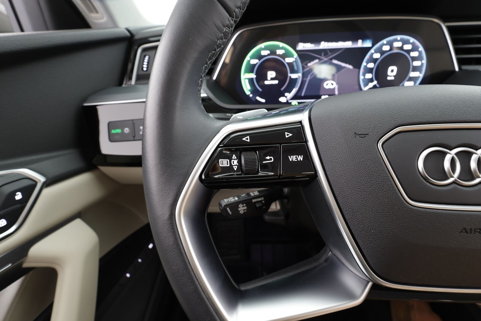AUDI Q8 E-TRON 2024 55 - | ACC | Lisälämmitin | Koukku | Ilma-alusta | Matrix LED | Muistipenkki | P.Kamera | Nahat | Apple&Android | Merkkihuollettu |