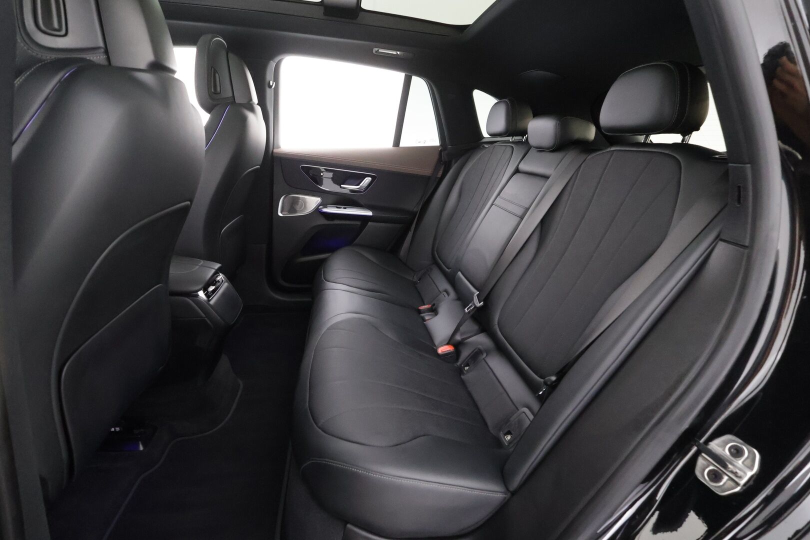 MERCEDES-BENZ EQE SUV 2023 350 4Matic * Distronic+ / Digital Light / 360° / Burmester / Muistipenkit / Panorama / Navi / KeylessGo / Koukku / ILP * - Kahdet renkaat aluvanteilla 