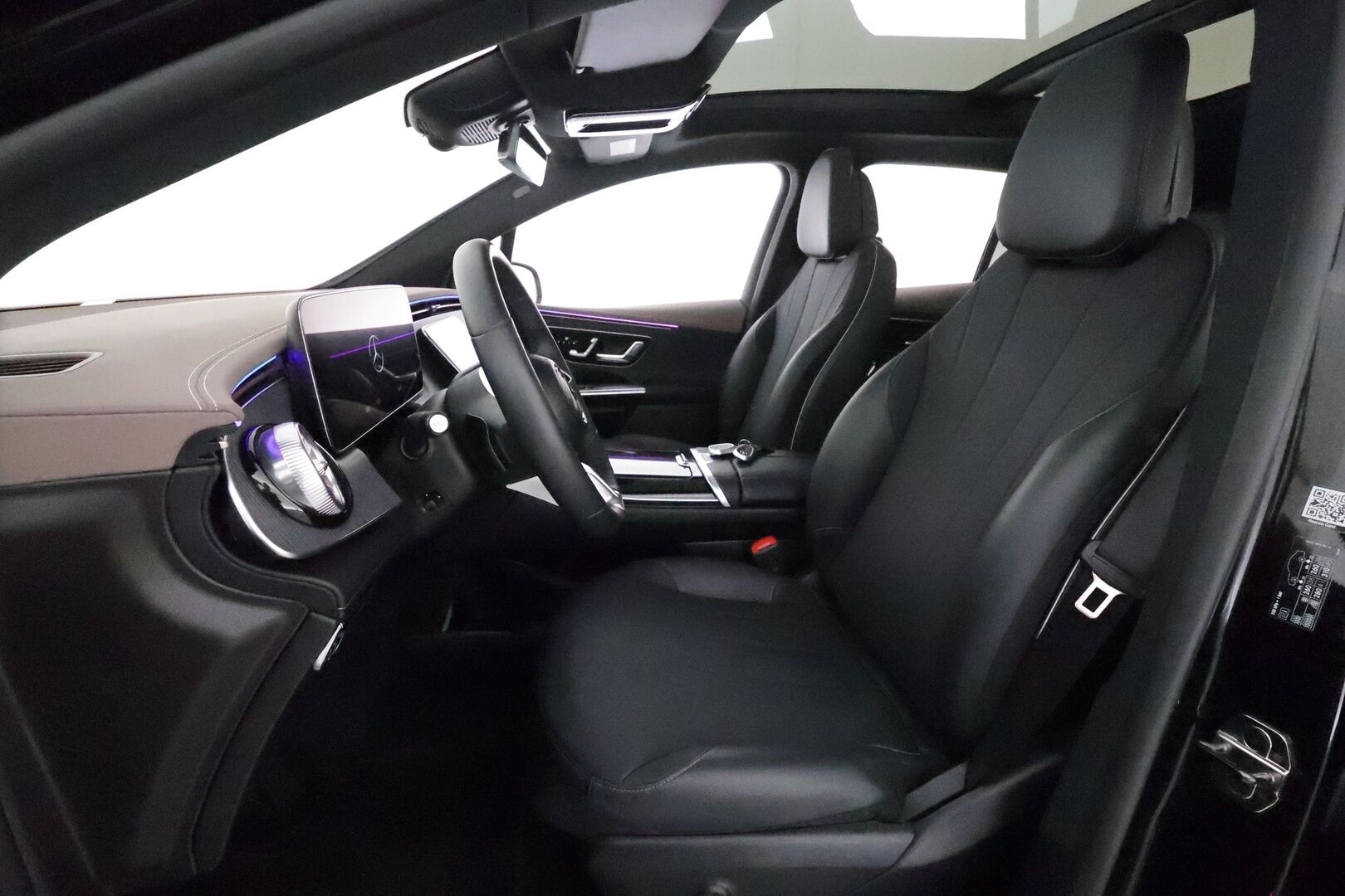 MERCEDES-BENZ EQE SUV 2023 350 4Matic * Distronic+ / Digital Light / 360° / Burmester / Muistipenkit / Panorama / Navi / KeylessGo / Koukku / ILP * - Kahdet renkaat aluvanteilla 