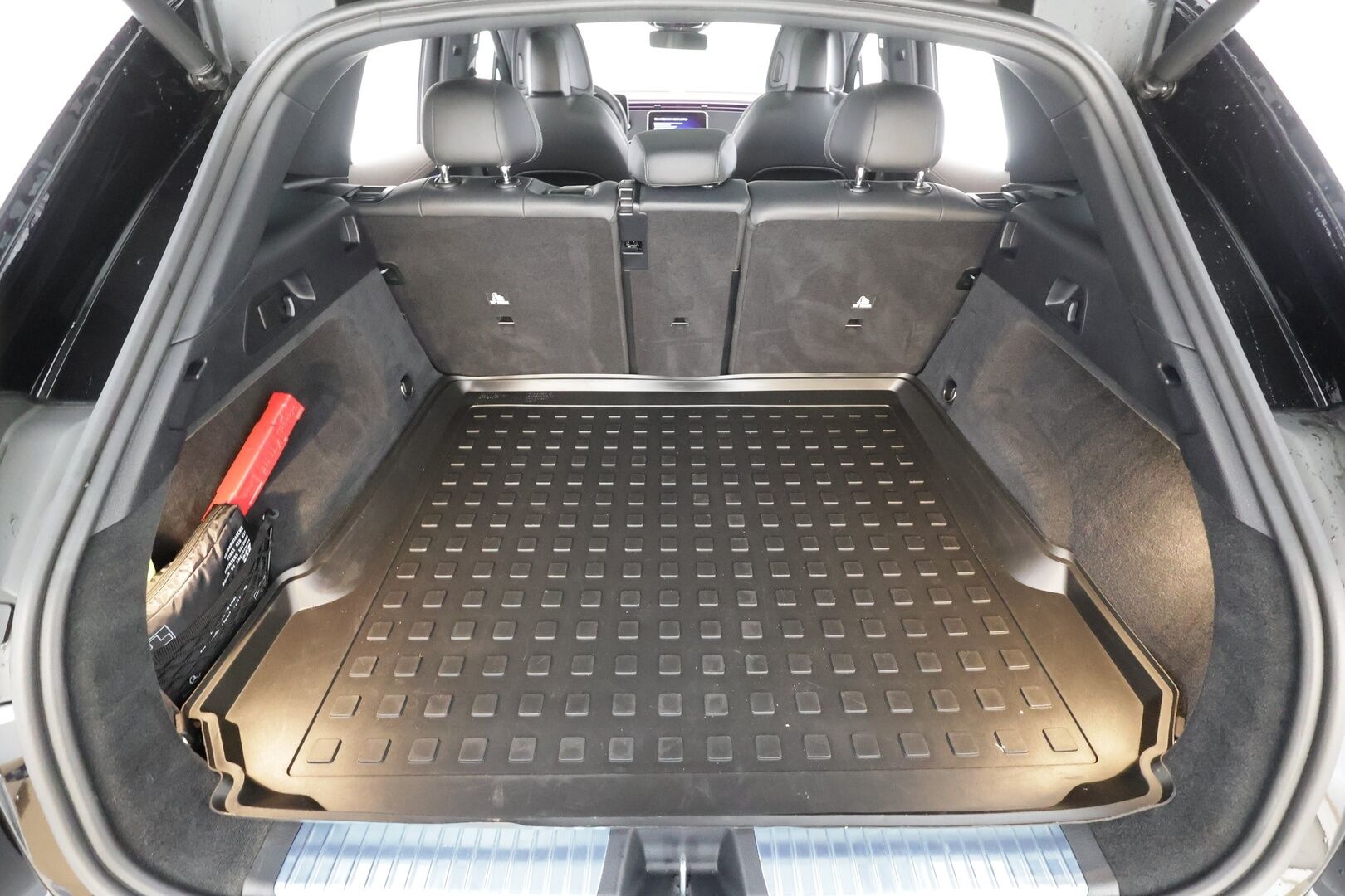 MERCEDES-BENZ EQE SUV 2023 350 4Matic * Distronic+ / Digital Light / 360° / Burmester / Muistipenkit / Panorama / Navi / KeylessGo / Koukku / ILP * - Kahdet renkaat aluvanteilla 