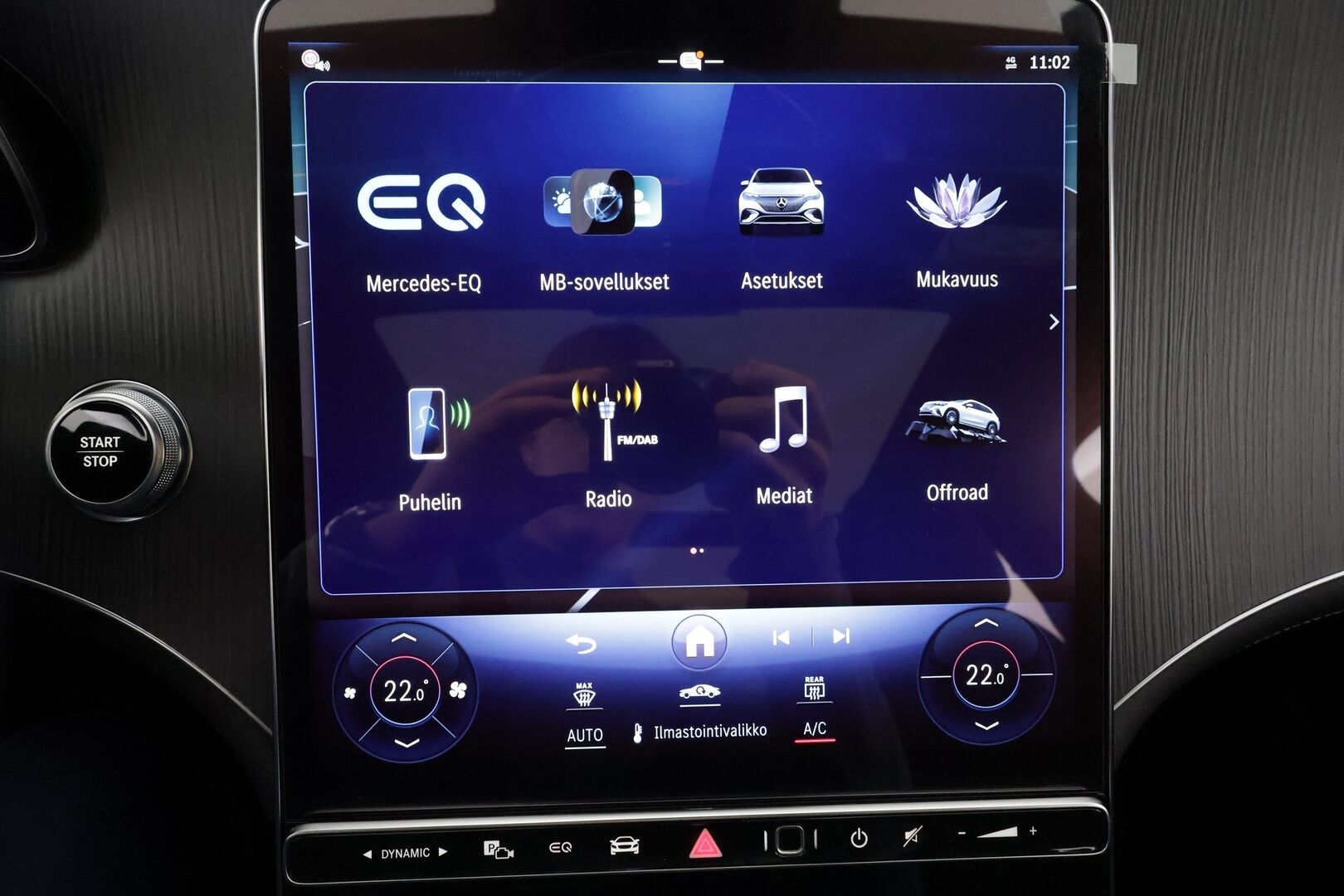 MERCEDES-BENZ EQE SUV 2023 350 4Matic * Distronic+ / Digital Light / 360° / Burmester / Muistipenkit / Panorama / Navi / KeylessGo / Koukku / ILP * - Kahdet renkaat aluvanteilla 