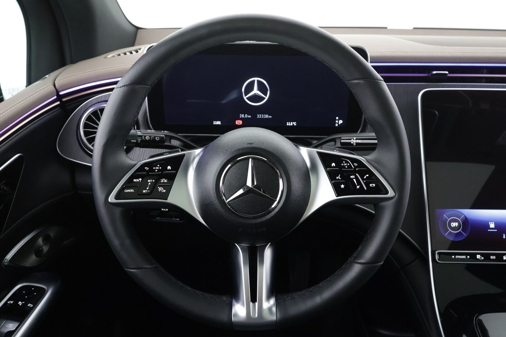 MERCEDES-BENZ EQE SUV 2023 350 4Matic * Distronic+ / Digital Light / 360° / Burmester / Muistipenkit / Panorama / Navi / KeylessGo / Koukku / ILP * - Kahdet renkaat aluvanteilla 