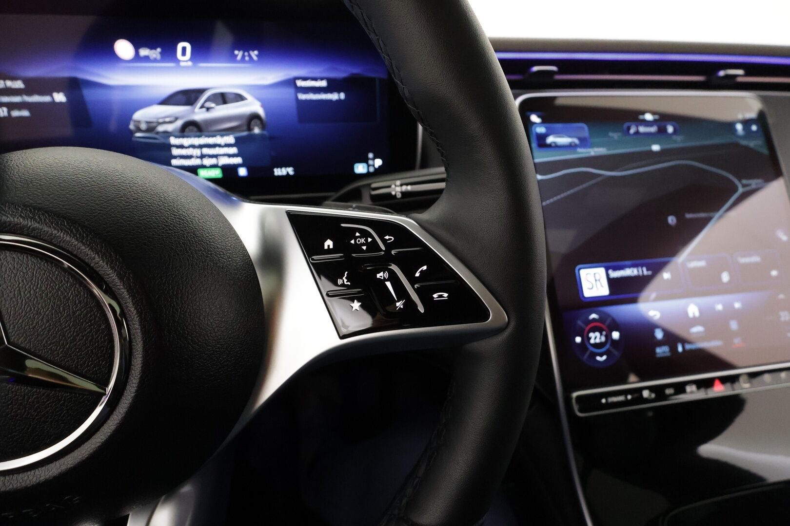 MERCEDES-BENZ EQE SUV 2023 350 4Matic * Distronic+ / Digital Light / 360° / Burmester / Muistipenkit / Panorama / Navi / KeylessGo / Koukku / ILP * - Kahdet renkaat aluvanteilla 