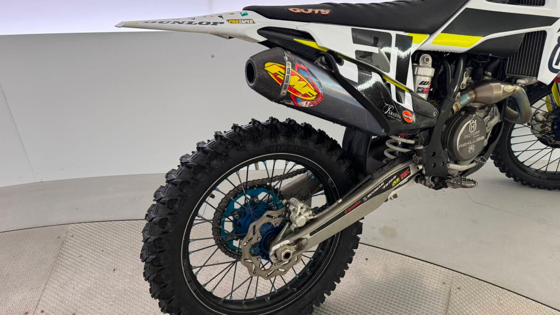 HUSQVARNA FC 2022 450 - ROCKSTAR Edition | FMF Putkisto | WP Iskunvaimentimet | Luistonesto | Moottorikartat | 138h ajettu 