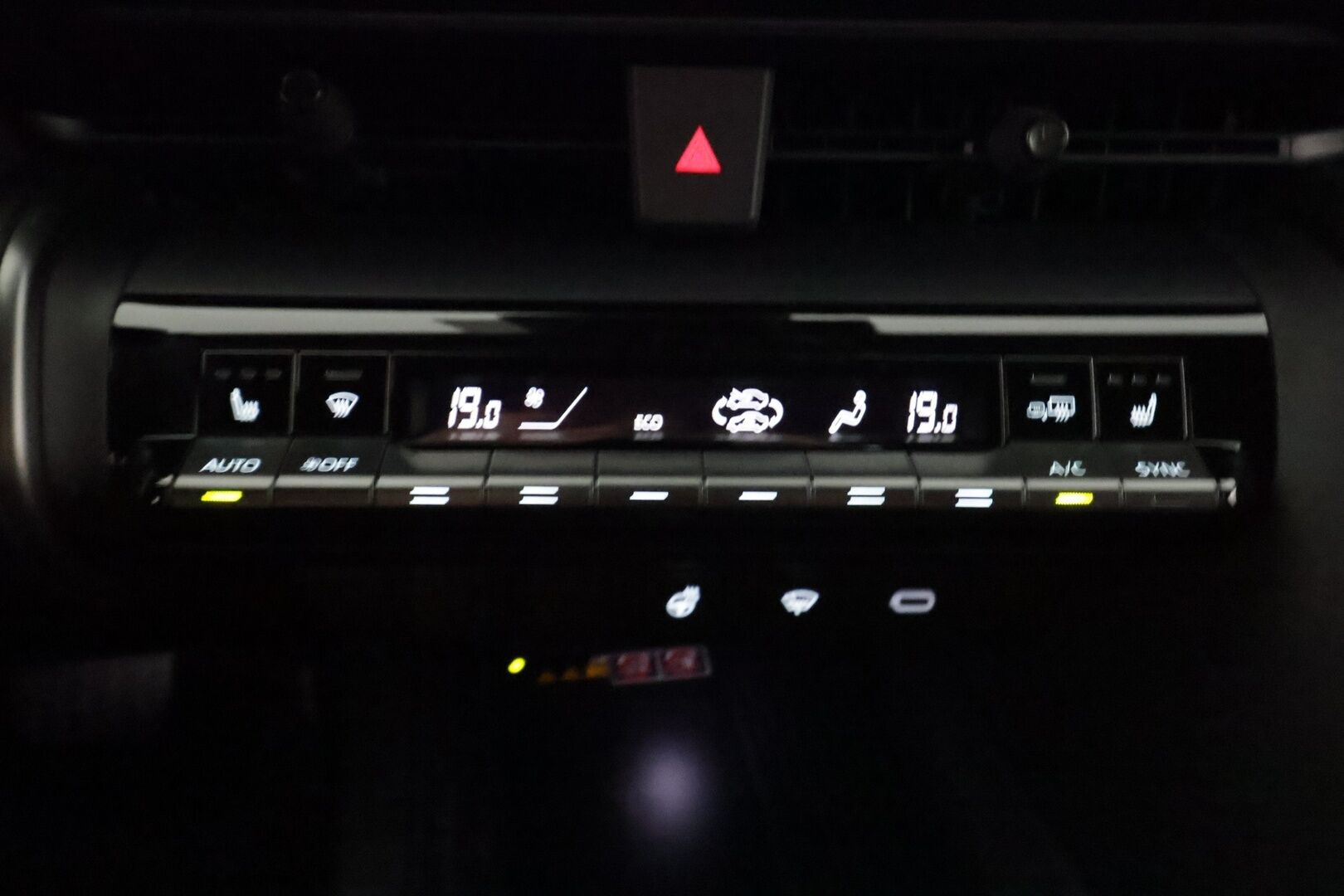 TOYOTA C-HR 2024 1,8 Hybrid Style - | ACC | LED | P.Kamera | Navi | Kaistavahti | Keyless | Katveavustin | Digimittaristo | Merkkihuollot |