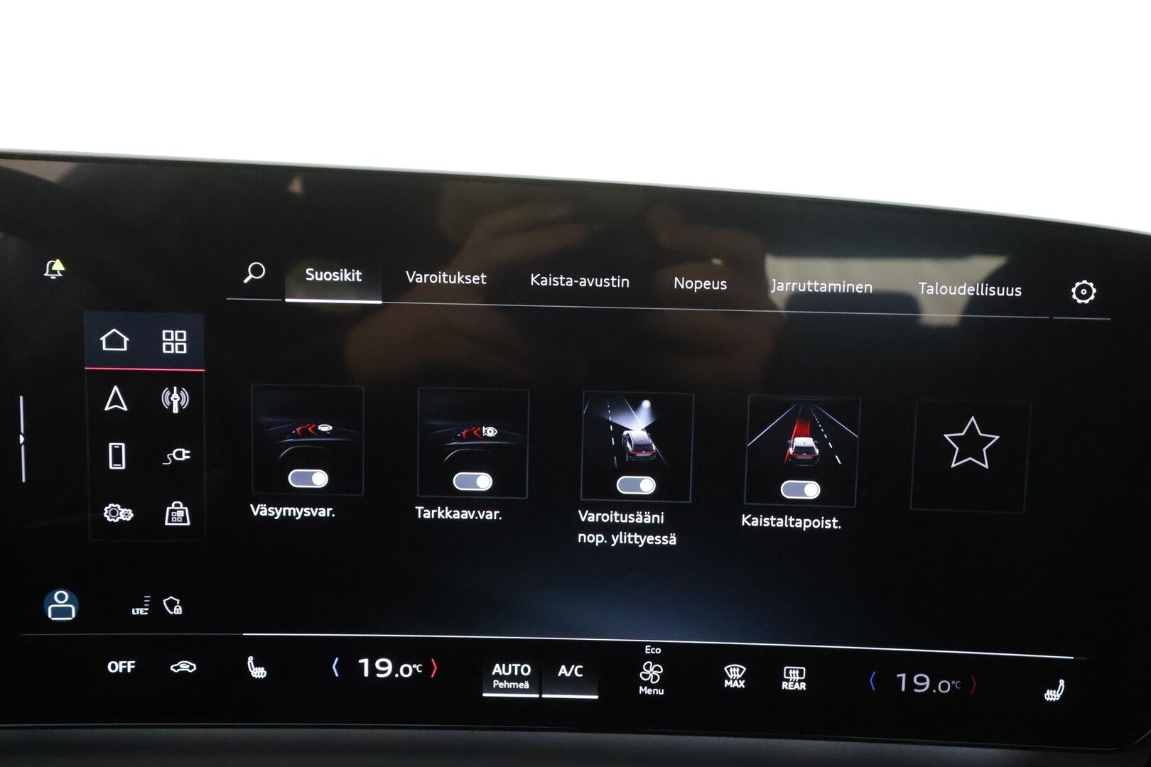 Audi Q6 e-tron 2024 quattro LE S line - ILP | Vetokoukku | ACC | Matrix LED | Akuston esilämmitys | Nahkasisusta | Sporttipenkit Muistilla | Merkkihuollot | 360-Kamera | Supervarusteet!