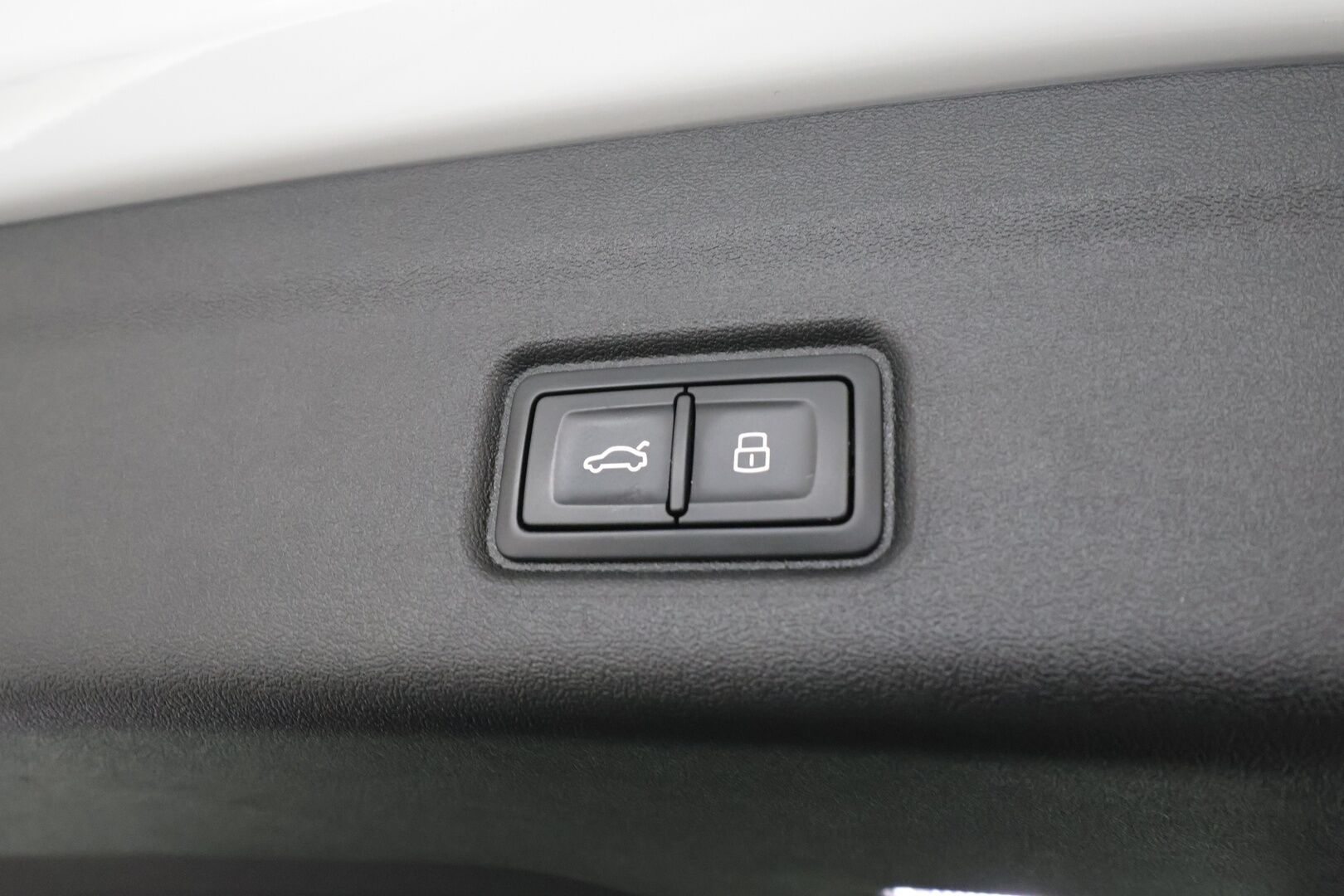 Audi Q6 e-tron 2024 quattro LE S line - ILP | Vetokoukku | ACC | Matrix LED | Akuston esilämmitys | Nahkasisusta | Sporttipenkit Muistilla | Merkkihuollot | 360-Kamera | Supervarusteet!