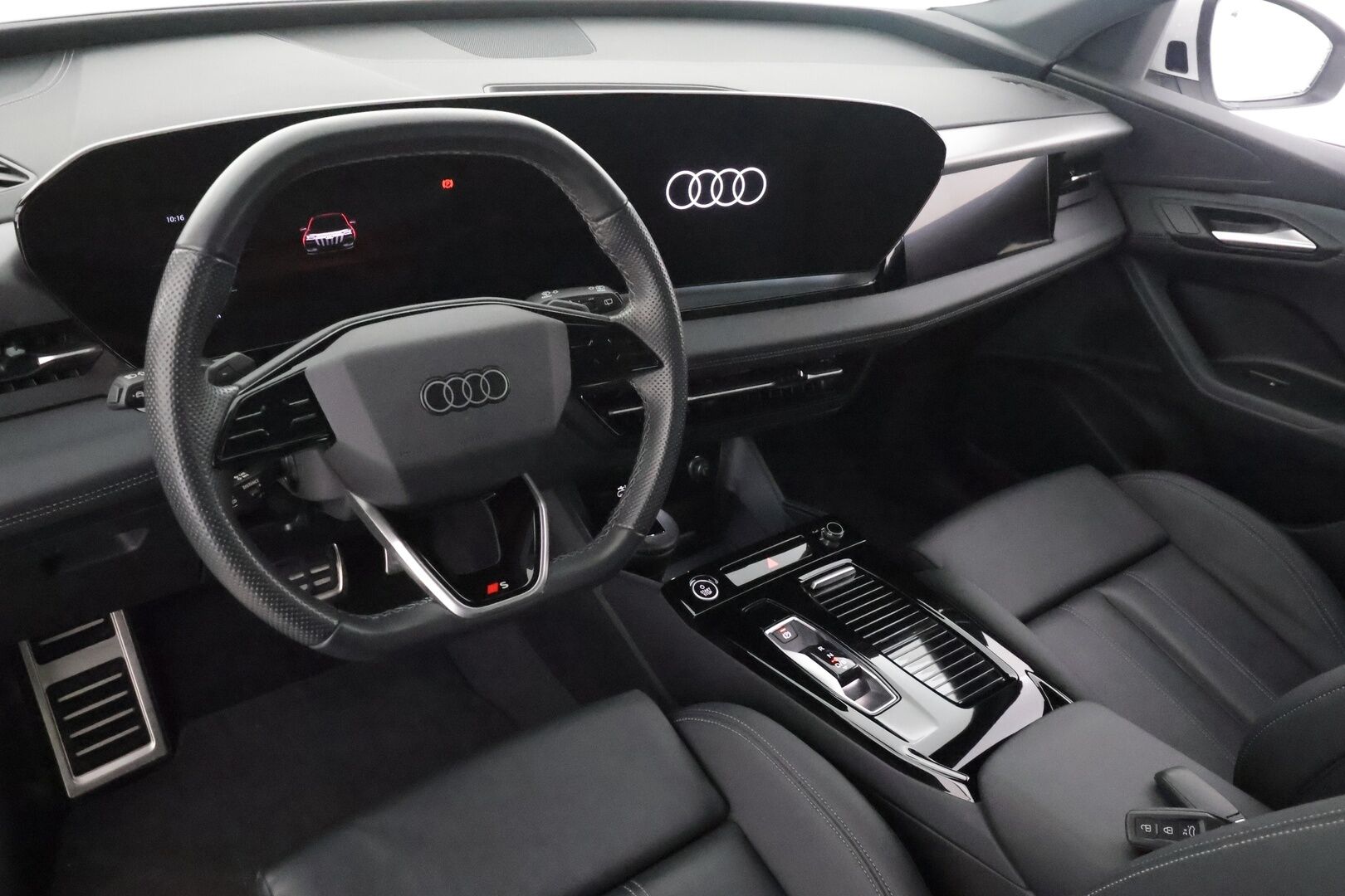 Audi Q6 e-tron 2024 quattro LE S line - ILP | Vetokoukku | ACC | Matrix LED | Akuston esilämmitys | Nahkasisusta | Sporttipenkit Muistilla | Merkkihuollot | 360-Kamera | Supervarusteet!