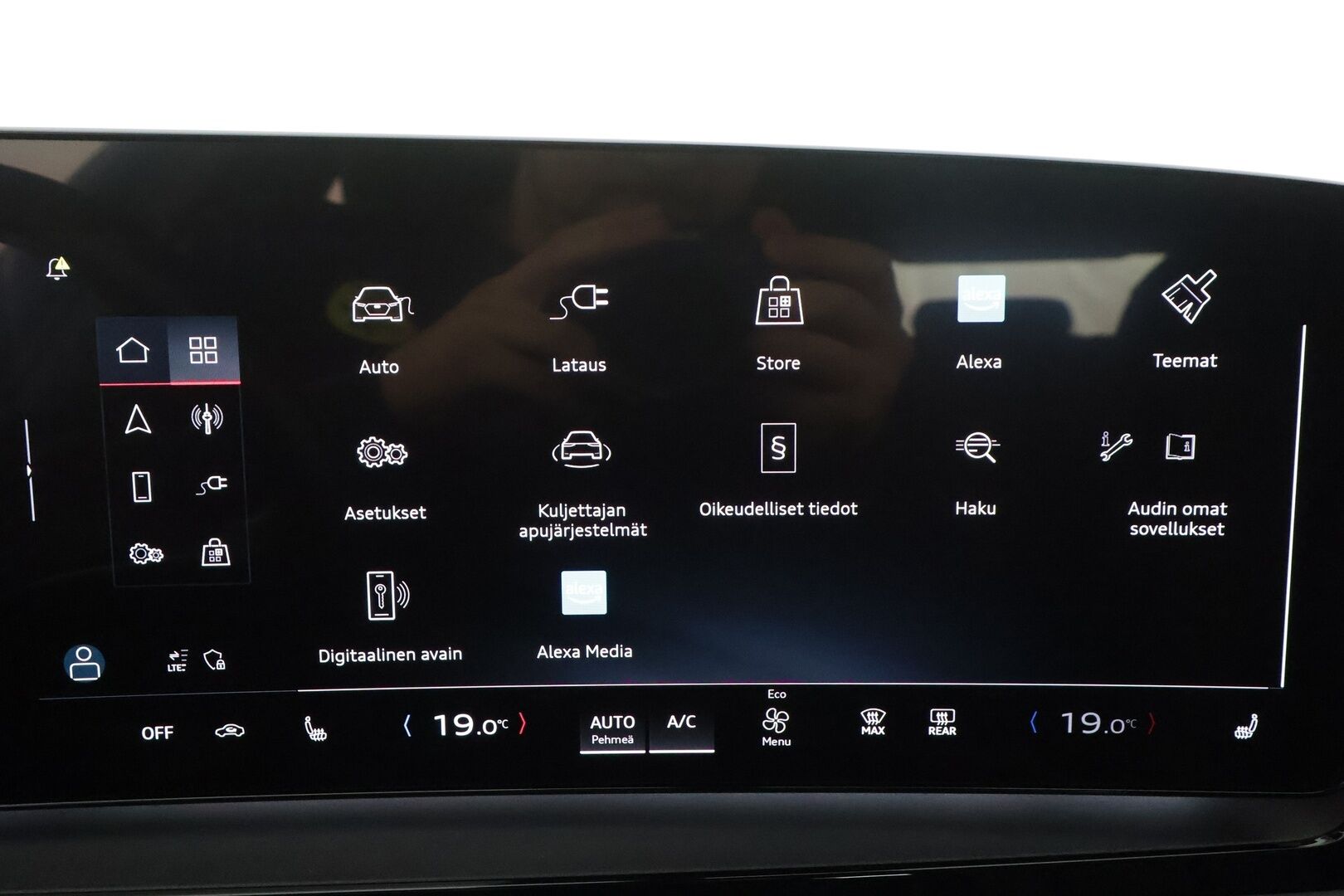 Audi Q6 e-tron 2024 quattro LE S line - ILP | Vetokoukku | ACC | Matrix LED | Akuston esilämmitys | Nahkasisusta | Sporttipenkit Muistilla | Merkkihuollot | 360-Kamera | Supervarusteet!