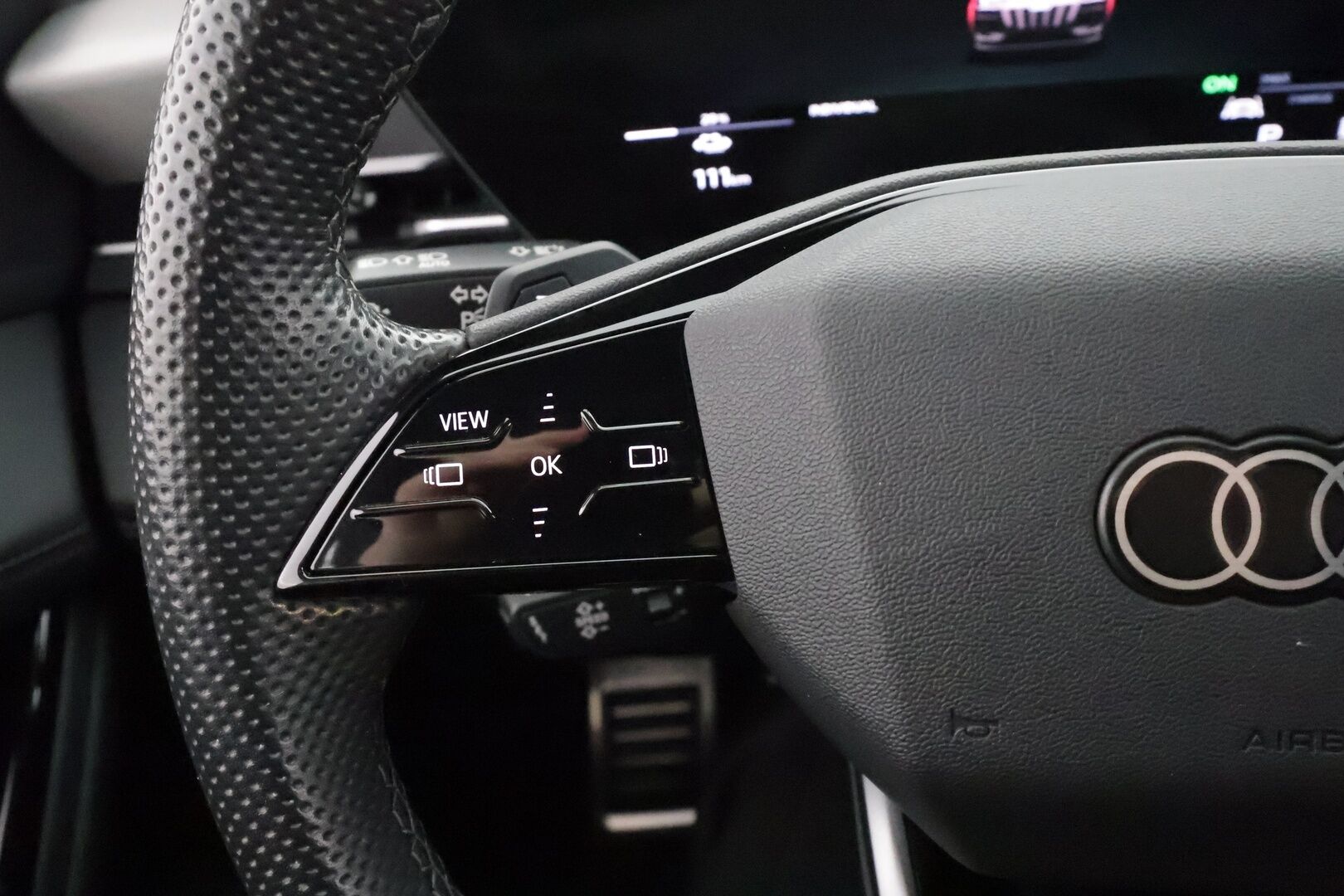 Audi Q6 e-tron 2024 quattro LE S line - ILP | Vetokoukku | ACC | Matrix LED | Akuston esilämmitys | Nahkasisusta | Sporttipenkit Muistilla | Merkkihuollot | 360-Kamera | Supervarusteet!