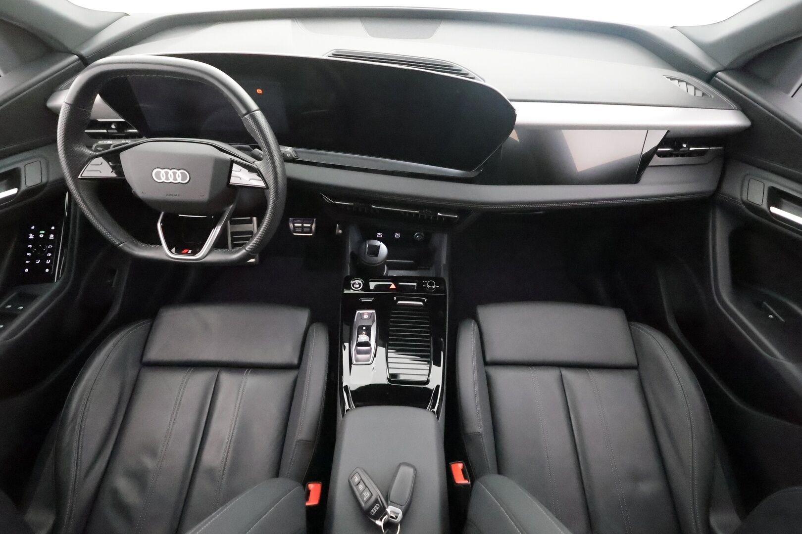 Audi Q6 e-tron 2024 quattro LE S line - ILP | Vetokoukku | ACC | Matrix LED | Akuston esilämmitys | Nahkasisusta | Sporttipenkit Muistilla | Merkkihuollot | 360-Kamera | Supervarusteet!