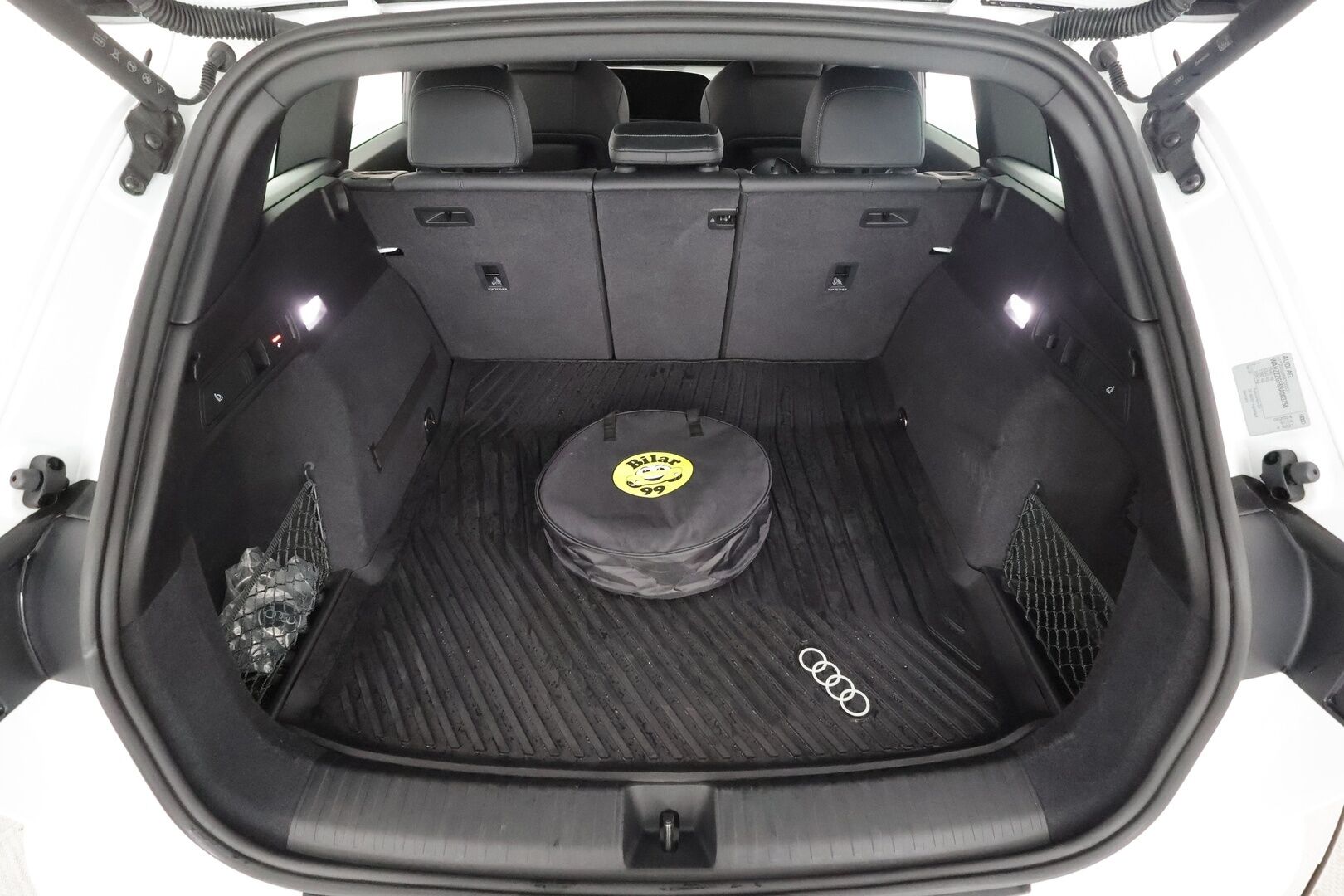 Audi Q6 e-tron 2024 quattro LE S line - ILP | Vetokoukku | ACC | Matrix LED | Akuston esilämmitys | Nahkasisusta | Sporttipenkit Muistilla | Merkkihuollot | 360-Kamera | Supervarusteet!