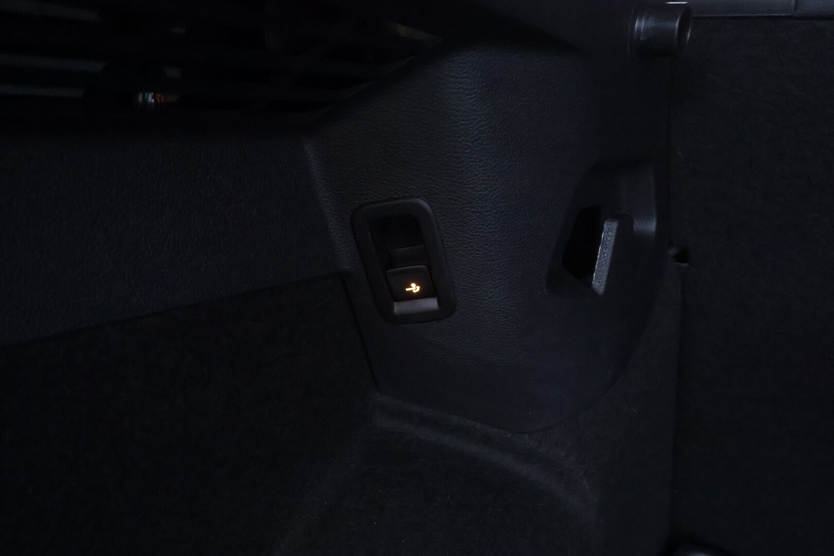 VOLKSWAGEN GOLF 2023 GTE 1.4 TSI Hybrid 180 DSG *ACC / Koukku / Webasto / Matrix-LED / Tuuletetut Nahat / Muistipenkki / Apple&Android * - Merkkihuollettu / Kahdet renkaat