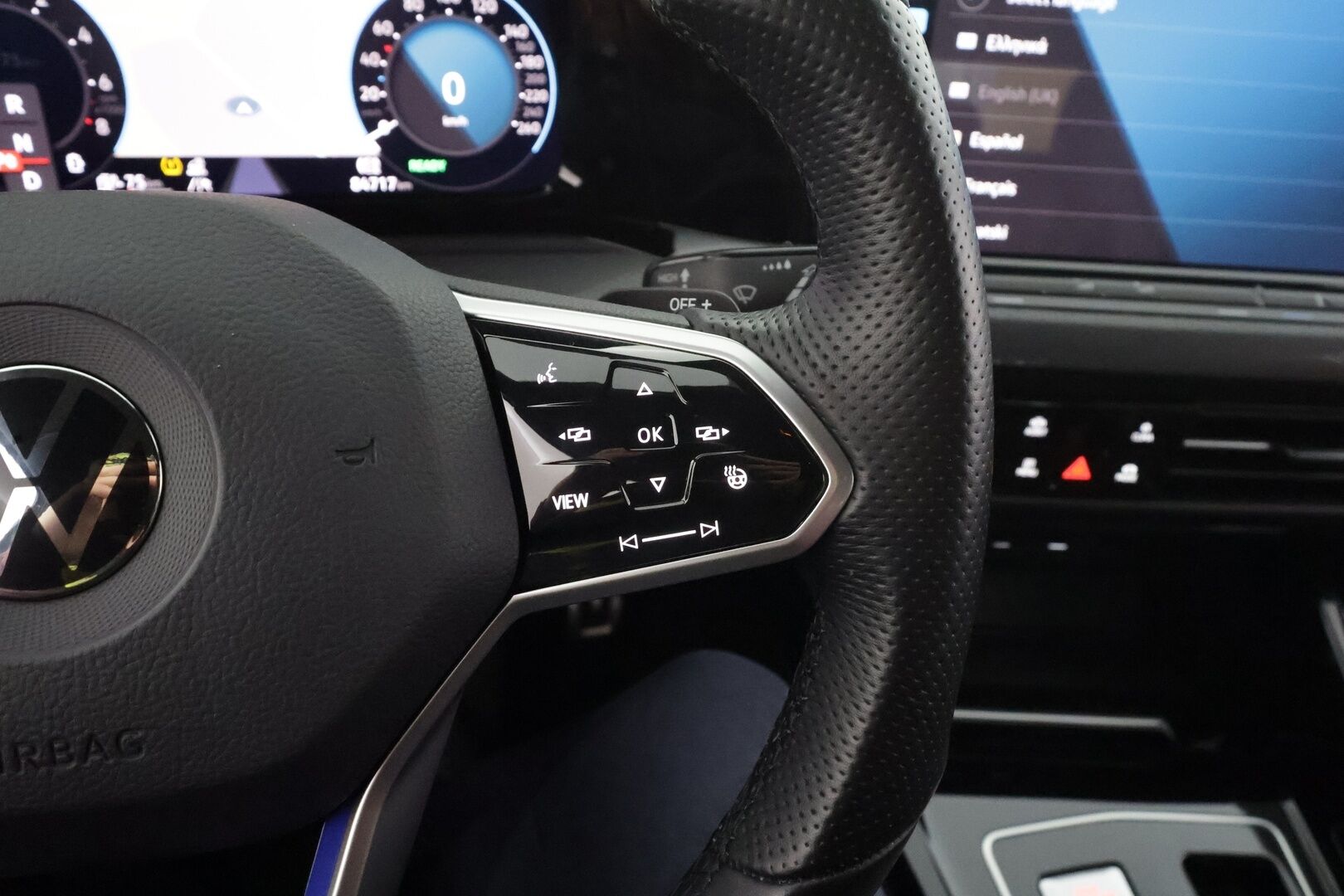 VOLKSWAGEN GOLF 2023 GTE 1.4 TSI Hybrid 180 DSG *ACC / Koukku / Webasto / Matrix-LED / Tuuletetut Nahat / Muistipenkki / Apple&Android * - Merkkihuollettu / Kahdet renkaat