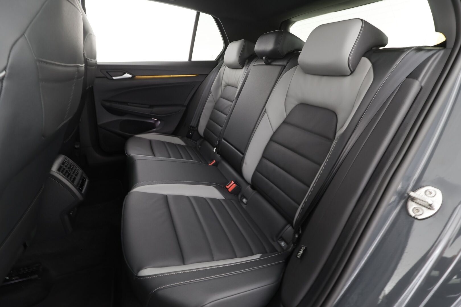 VOLKSWAGEN GOLF 2023 GTE 1.4 TSI Hybrid 180 DSG *ACC / Koukku / Webasto / Matrix-LED / Tuuletetut Nahat / Muistipenkki / Apple&Android * - Merkkihuollettu / Kahdet renkaat