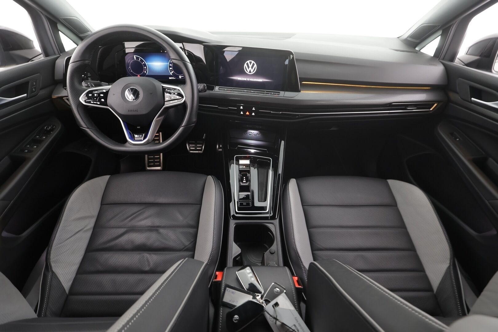 VOLKSWAGEN GOLF 2023 GTE 1.4 TSI Hybrid 180 DSG *ACC / Koukku / Webasto / Matrix-LED / Tuuletetut Nahat / Muistipenkki / Apple&Android * - Merkkihuollettu / Kahdet renkaat