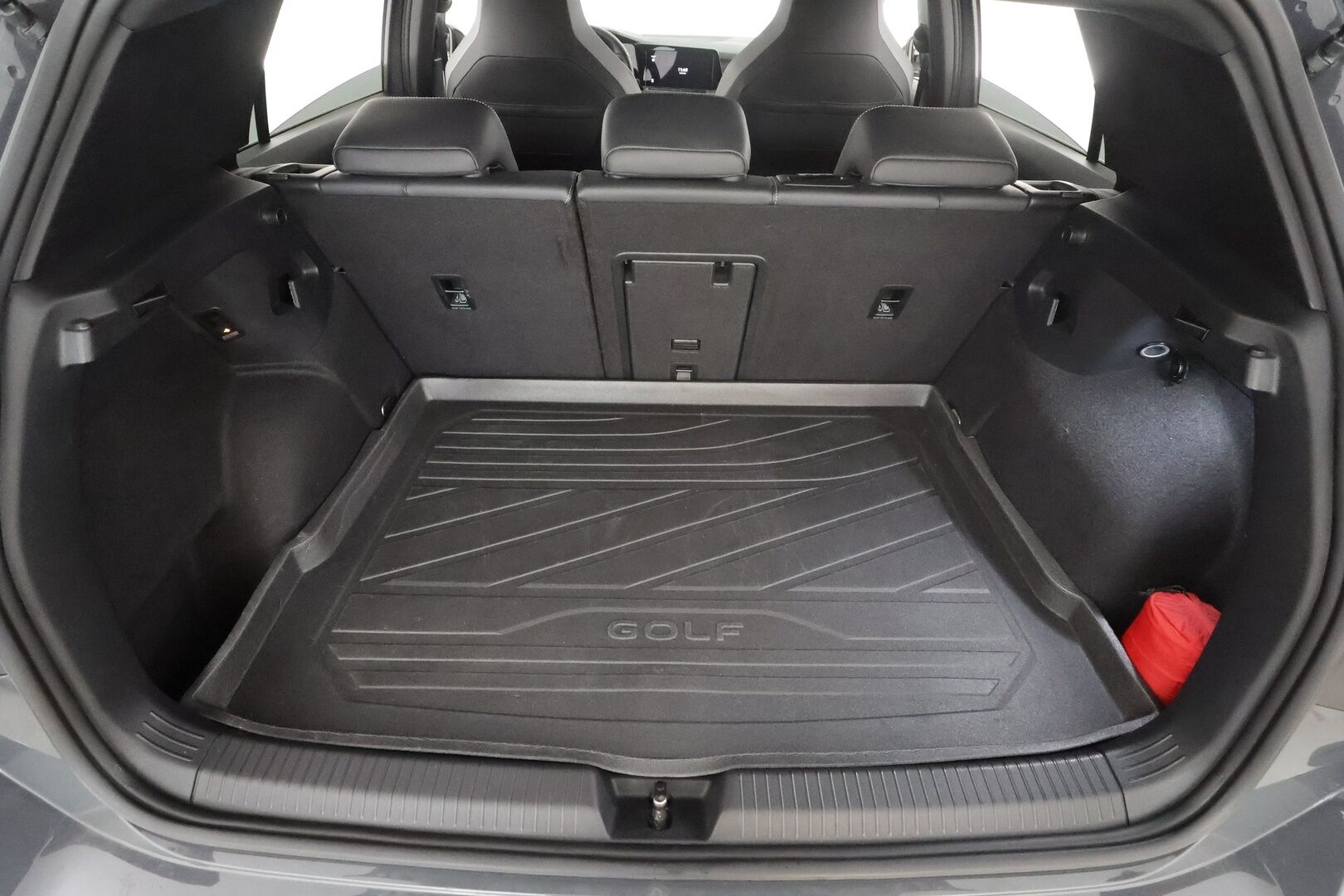 VOLKSWAGEN GOLF 2023 GTE 1.4 TSI Hybrid 180 DSG *ACC / Koukku / Webasto / Matrix-LED / Tuuletetut Nahat / Muistipenkki / Apple&Android * - Merkkihuollettu / Kahdet renkaat