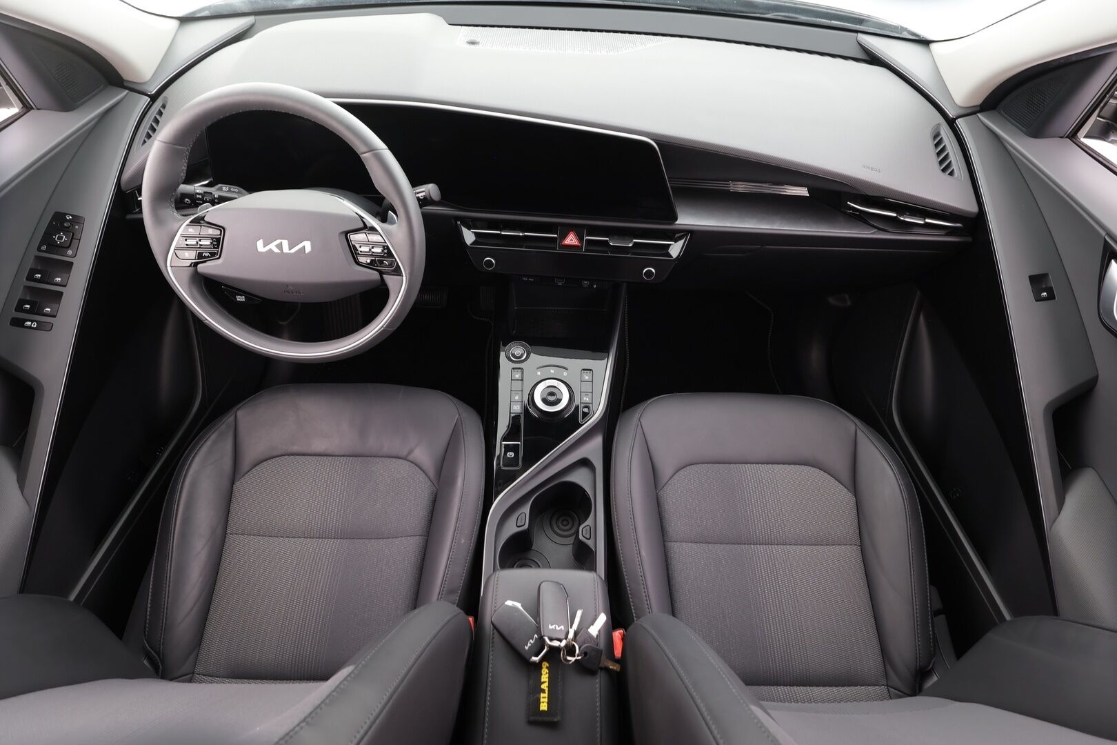 Kia Niro 2023 EX 64,8 kWh 204 hv - | ACC | ILP | Koukku | Puolinahat | Sähköpenkki | LED | HDA | BSM | P.kamera | Keyless | Lämm. ratti | Merkkihuollot | 2x renkaat aluin | 