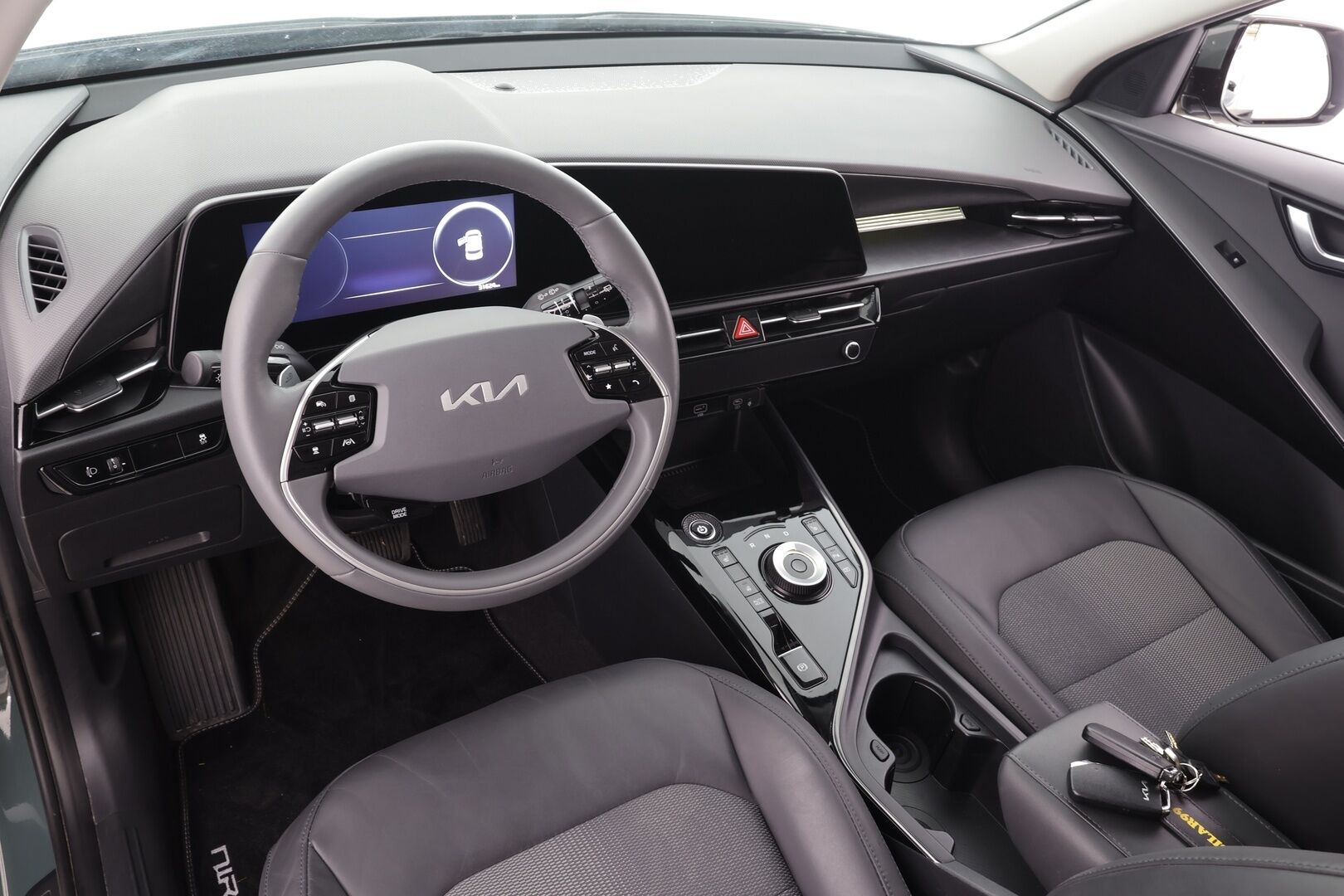 Kia Niro 2023 EX 64,8 kWh 204 hv - | ACC | ILP | Koukku | Puolinahat | Sähköpenkki | LED | HDA | BSM | P.kamera | Keyless | Lämm. ratti | Merkkihuollot | 2x renkaat aluin | 