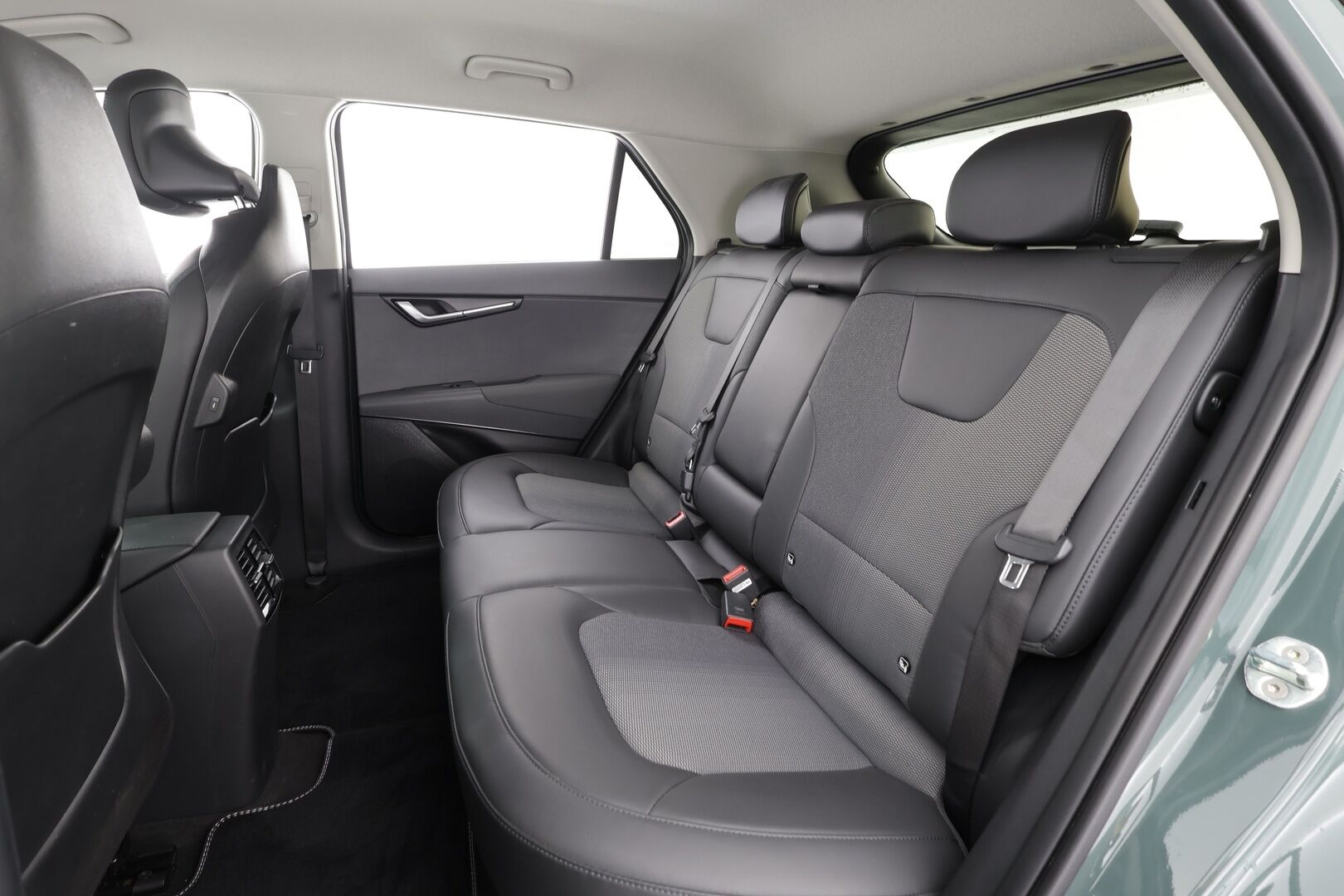 Kia Niro 2023 EX 64,8 kWh 204 hv - | ACC | ILP | Koukku | Puolinahat | Sähköpenkki | LED | HDA | BSM | P.kamera | Keyless | Lämm. ratti | Merkkihuollot | 2x renkaat aluin | 
