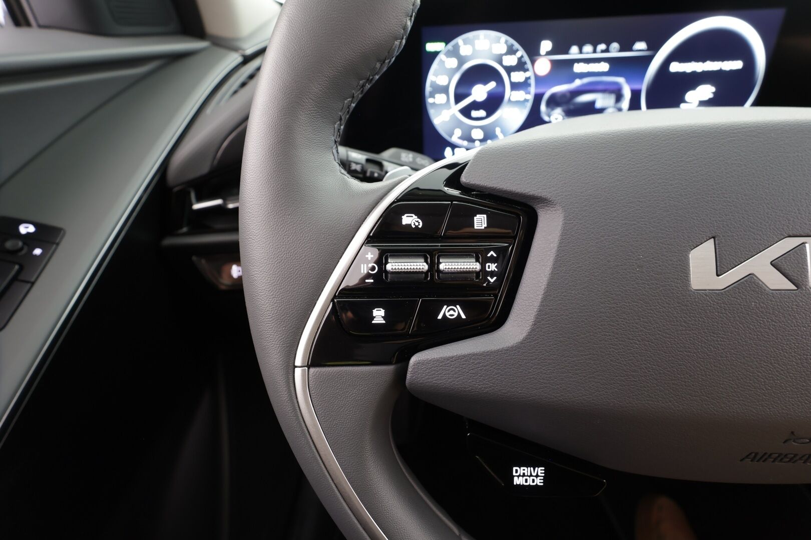 Kia Niro 2023 EX 64,8 kWh 204 hv - | ACC | ILP | Koukku | Puolinahat | Sähköpenkki | LED | HDA | BSM | P.kamera | Keyless | Lämm. ratti | Merkkihuollot | 2x renkaat aluin | 