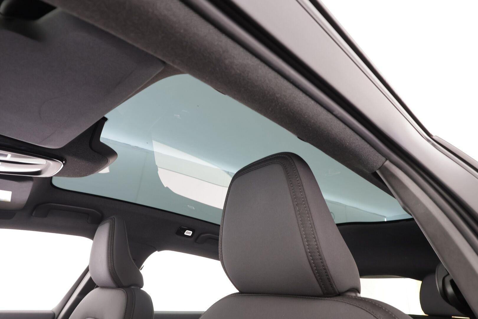 POLESTAR 2 2021 Long Range Dual Motor - | ACC | 360° | Pixel-LED | Harman/Kardon | Lasikatto | Muistipenkki | Sporttipenkit sähköllä | BLIS | Pilot Assist | 2x polestar alut | Merkkihuollettu |