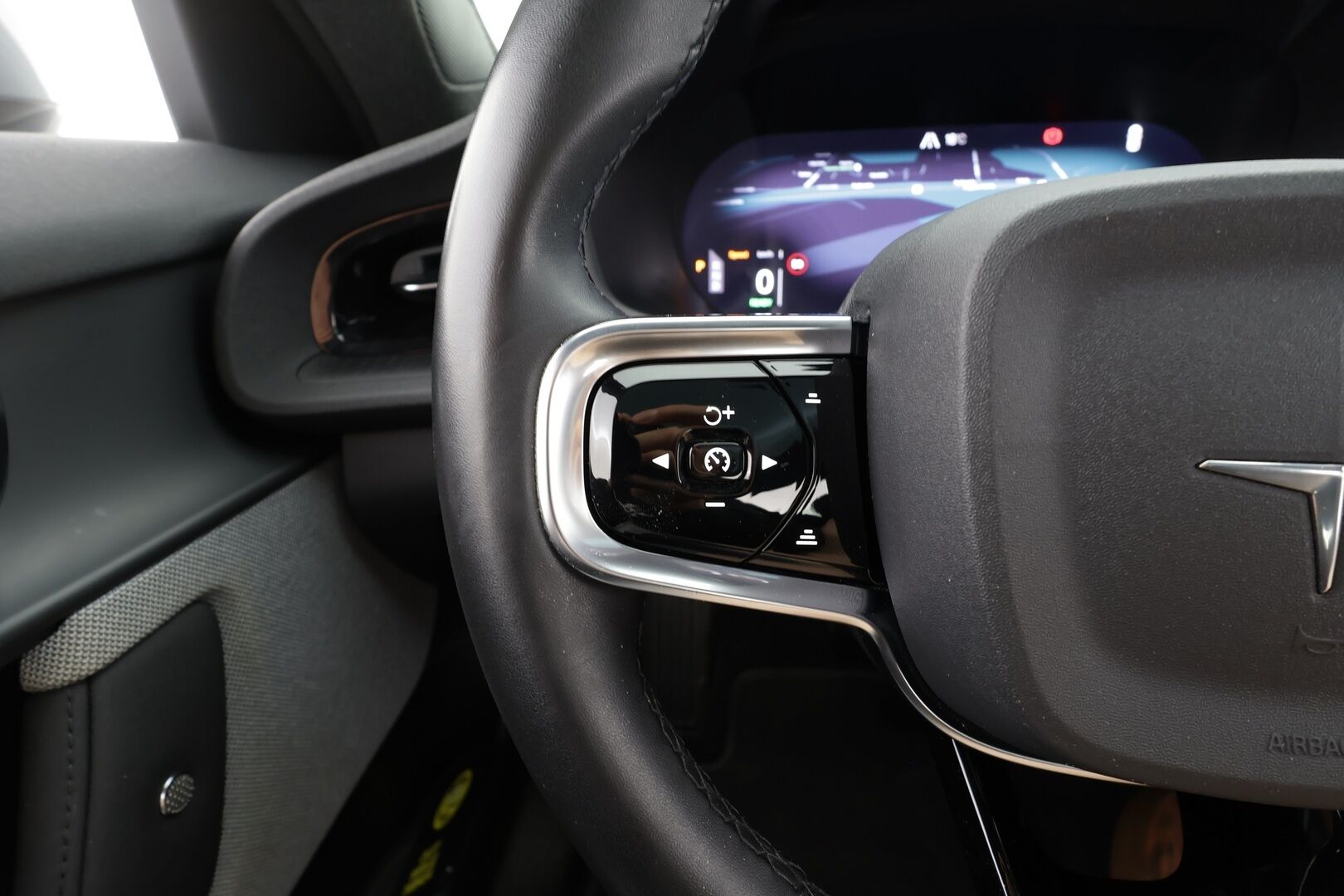 POLESTAR 2 2021 Long Range Dual Motor - | ACC | 360° | Pixel-LED | Harman/Kardon | Lasikatto | Muistipenkki | Sporttipenkit sähköllä | BLIS | Pilot Assist | 2x polestar alut | Merkkihuollettu |
