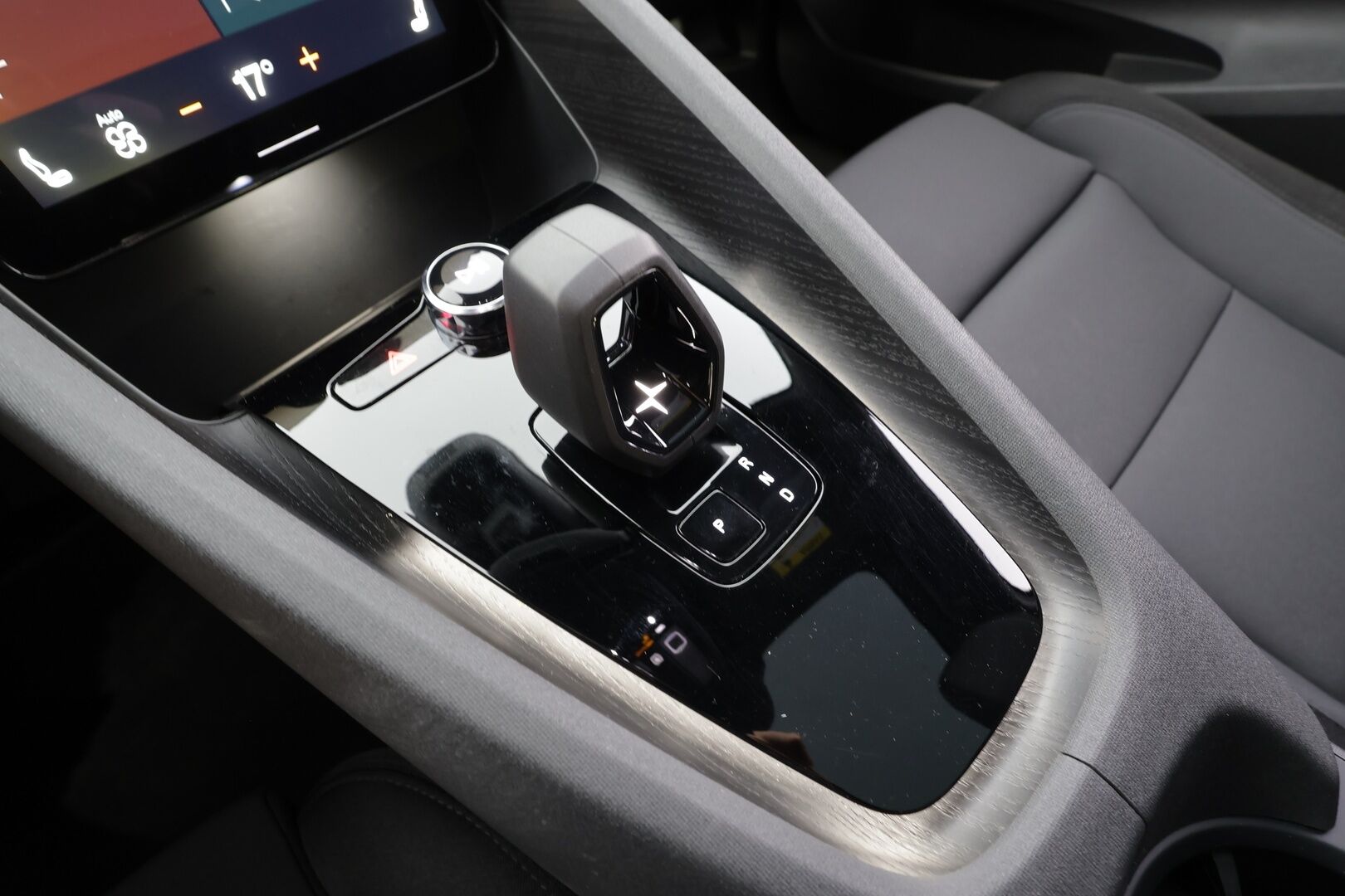POLESTAR 2 2021 Long Range Dual Motor - | ACC | 360° | Pixel-LED | Harman/Kardon | Lasikatto | Muistipenkki | Sporttipenkit sähköllä | BLIS | Pilot Assist | 2x polestar alut | Merkkihuollettu |