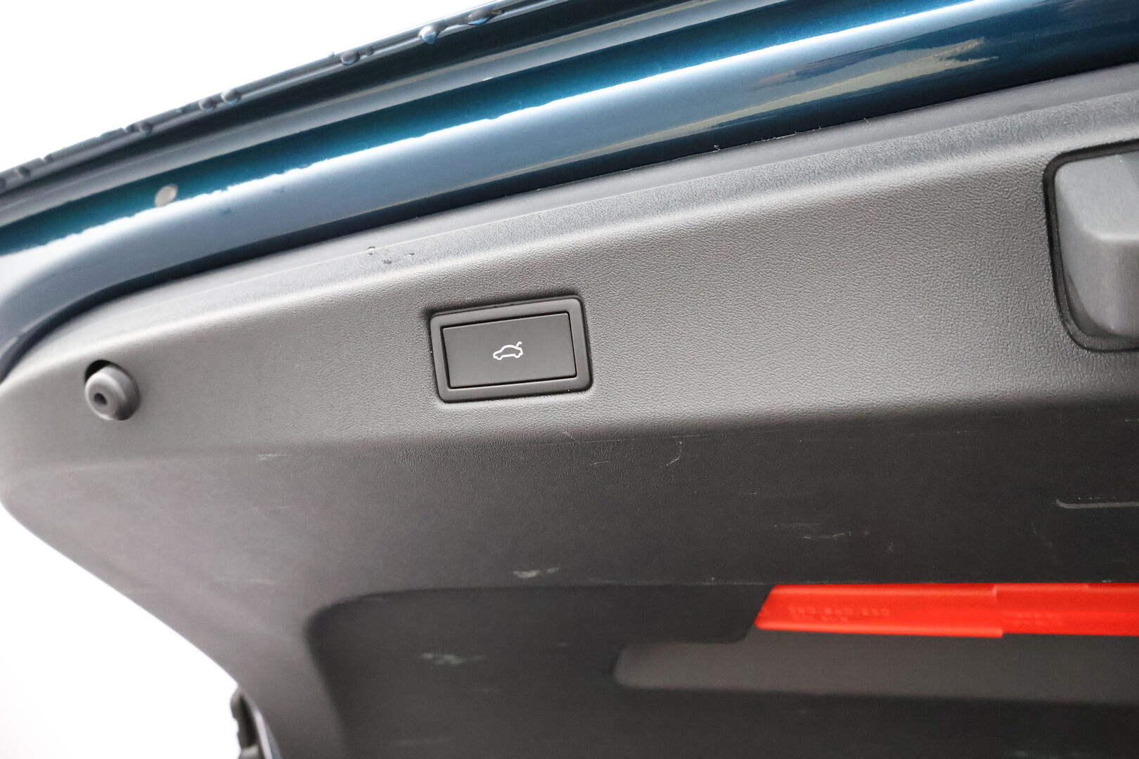 VOLKSWAGEN ID.7 2025 Tourer GTX 4Motion electric 250 kW *ALV* - 2,99 % KORKOTARJOUS TÄHÄN AUTOON - Lämpöpumppu / HUD / Harman&Kardon / Adapt.Vakkari / Vetokoukku / Ilmastoidut & Hierovat Etuistuimet / 360-Kamera / Lasikatto / IQ Matrix Led / Upea!