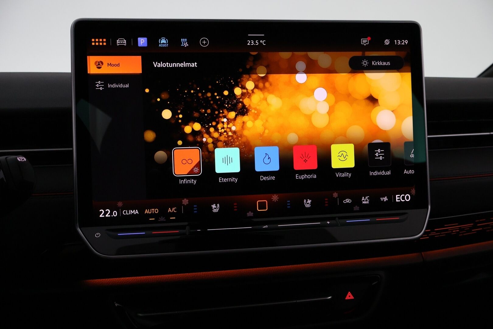 VOLKSWAGEN ID.7 2025 Tourer GTX 4Motion electric 250 kW *ALV* - 2,99 % KORKOTARJOUS TÄHÄN AUTOON - Lämpöpumppu / HUD / Harman&Kardon / Adapt.Vakkari / Vetokoukku / Ilmastoidut & Hierovat Etuistuimet / 360-Kamera / Lasikatto / IQ Matrix Led / Upea!