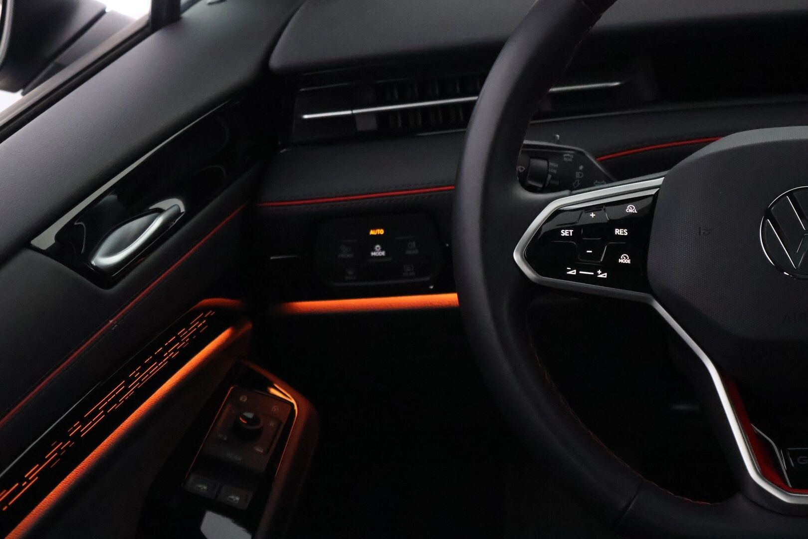 VOLKSWAGEN ID.7 2025 Tourer GTX 4Motion electric 250 kW *ALV* - 2,99 % KORKOTARJOUS TÄHÄN AUTOON - Lämpöpumppu / HUD / Harman&Kardon / Adapt.Vakkari / Vetokoukku / Ilmastoidut & Hierovat Etuistuimet / 360-Kamera / Lasikatto / IQ Matrix Led / Upea!
