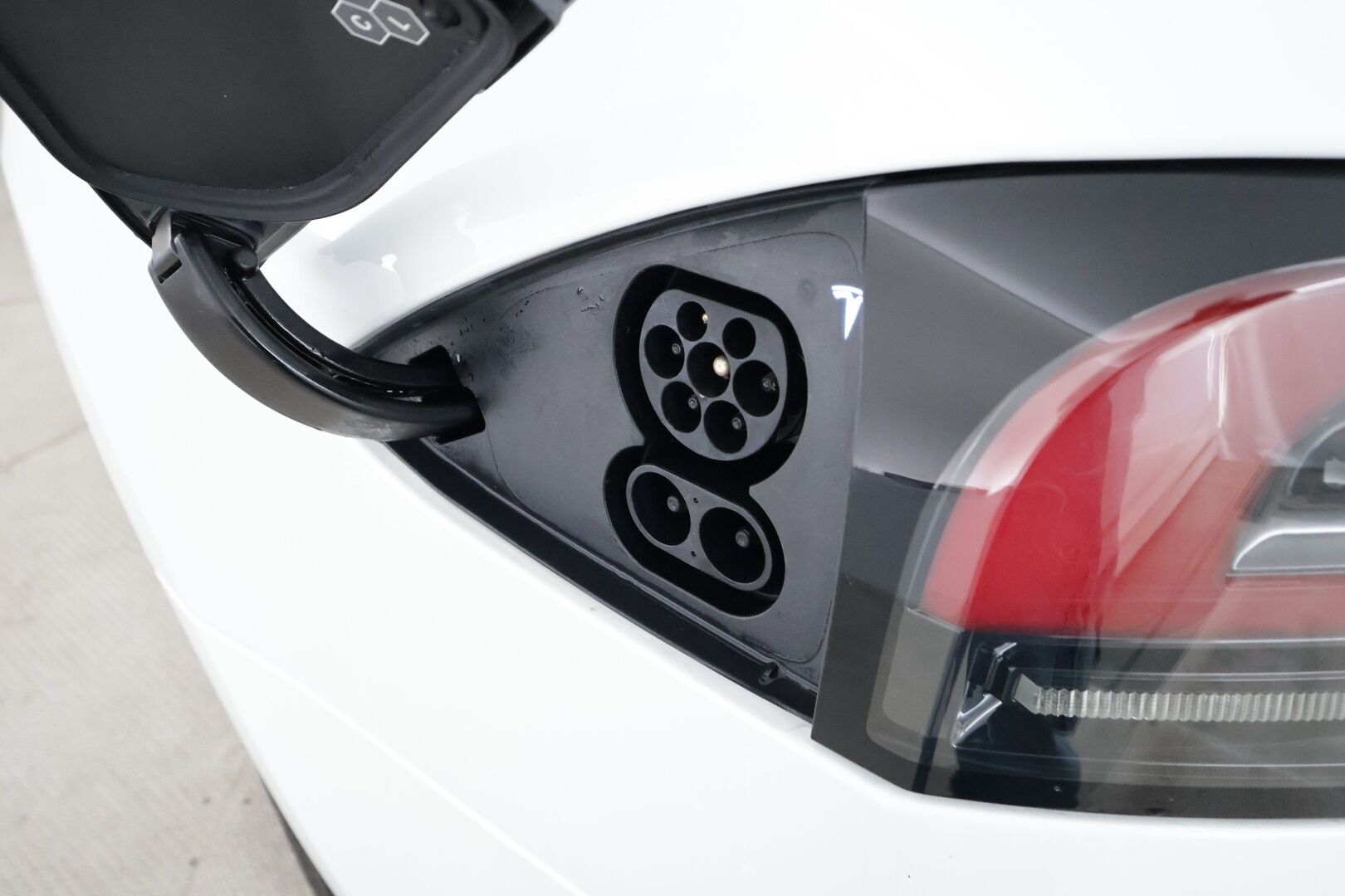 TESLA MODEL S 2023 Long Range AMD Ryzen - | ILP | Ilma-alusta | ACC | Lasikatto | Matrix-LED | P.kamera | Ilmastoitu Muistipenkki | Premium Audio | Navi | Kaistavahti | Keyless | 2x Latauskaapelit | Kahdet renkaat |