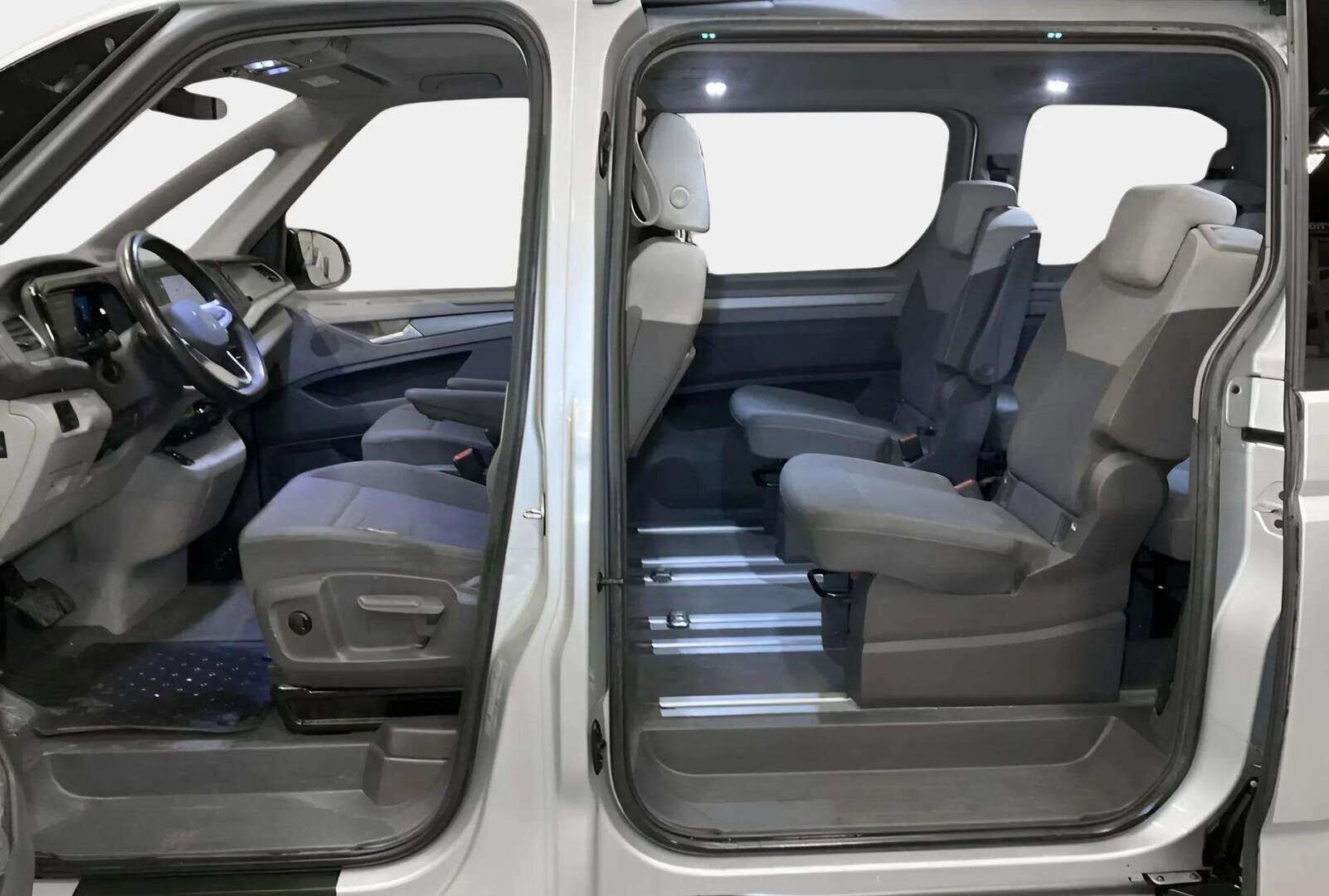 VOLKSWAGEN MULTIVAN 2022 eHybrid 160kW DSG-automaatti PHEV 7-P - | ACC | Webasto | Koukku | P.kamera | Keyless | LED | Apple&Android | Kahdet Renkaat |