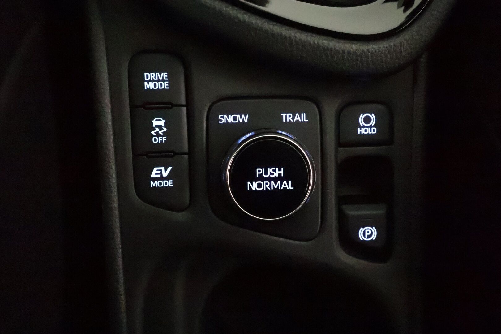 TOYOTA YARIS CROSS 2022 1,5 Hybrid AWD-i Adventure *ACC / P.kamera / Koukku / Lohkolämmitin / LED / Navi / KeylessGo / Puolinahat* - Kahdet renkaat aluvanteilla / Merkkihuollettu