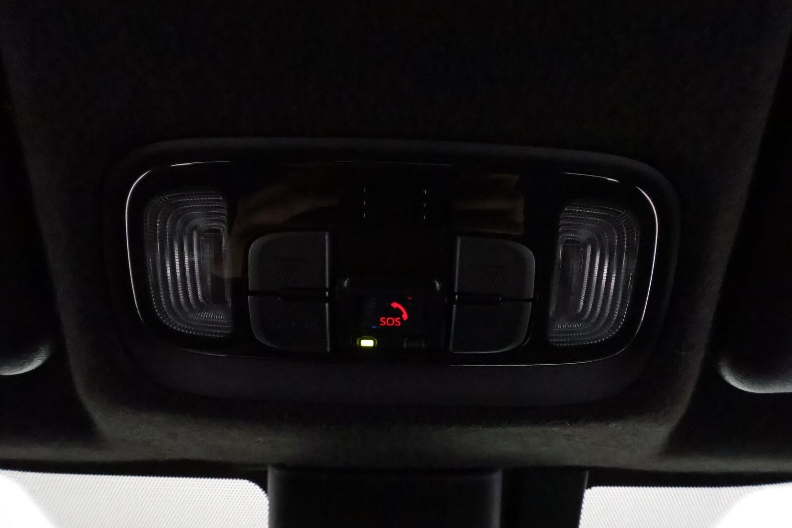 TOYOTA YARIS CROSS 2022 1,5 Hybrid AWD-i Adventure *ACC / P.kamera / Koukku / Lohkolämmitin / LED / Navi / KeylessGo / Puolinahat* - Kahdet renkaat aluvanteilla / Merkkihuollettu
