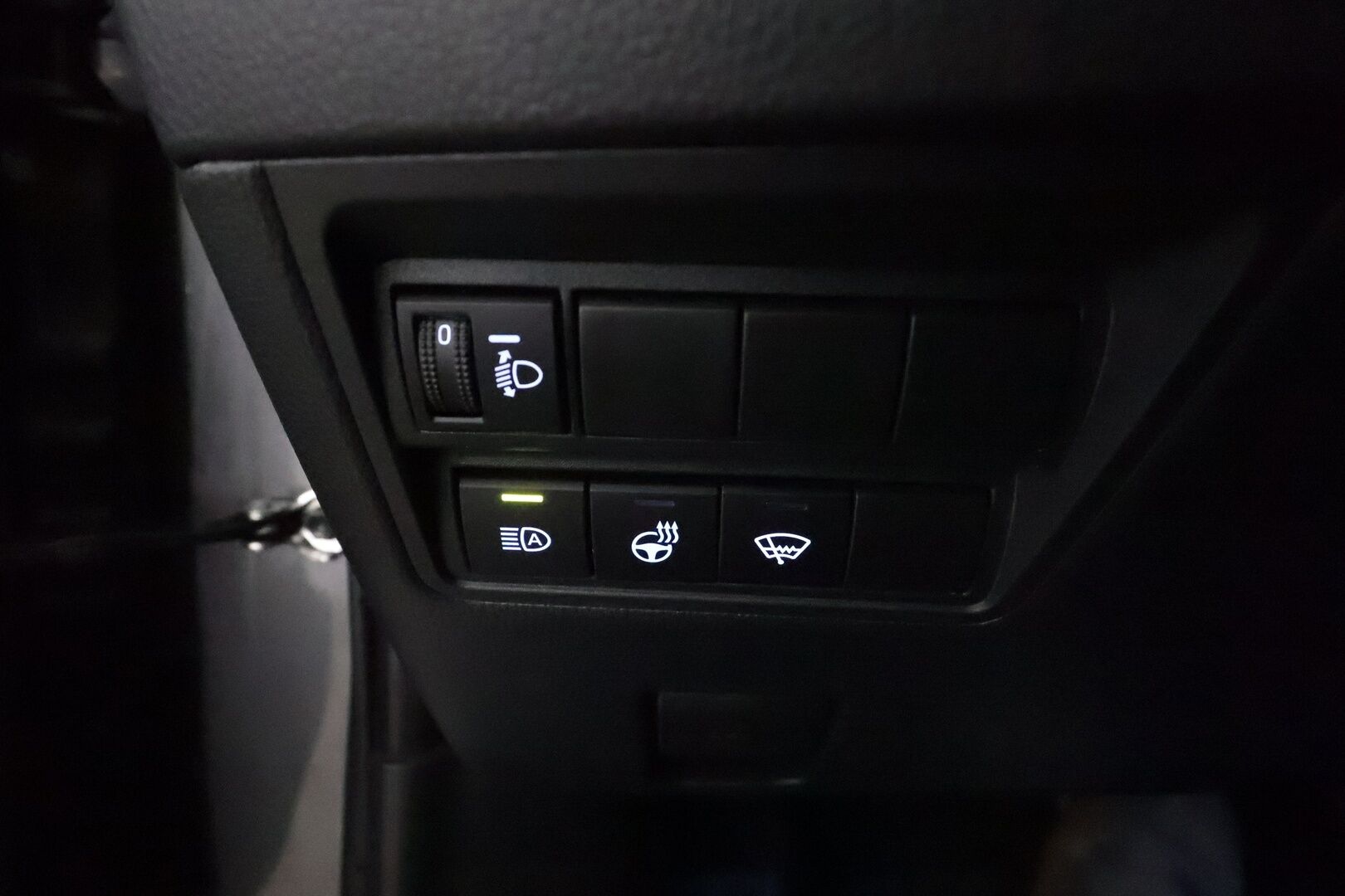 TOYOTA YARIS CROSS 2022 1,5 Hybrid AWD-i Adventure *ACC / P.kamera / Koukku / Lohkolämmitin / LED / Navi / KeylessGo / Puolinahat* - Kahdet renkaat aluvanteilla / Merkkihuollettu