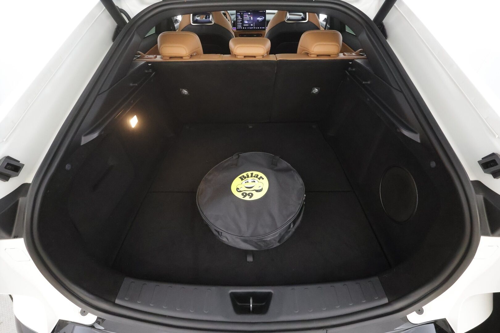 MAZDA 6 2025 e Takumi Plus - | ACC | ILP | Ilm. istuimet sähköllä | HUD | Panorama | Sony | Nahka-mokkakangas -verhoilu | 360° | CTS | BSM | Apple & Android | Ambient light |